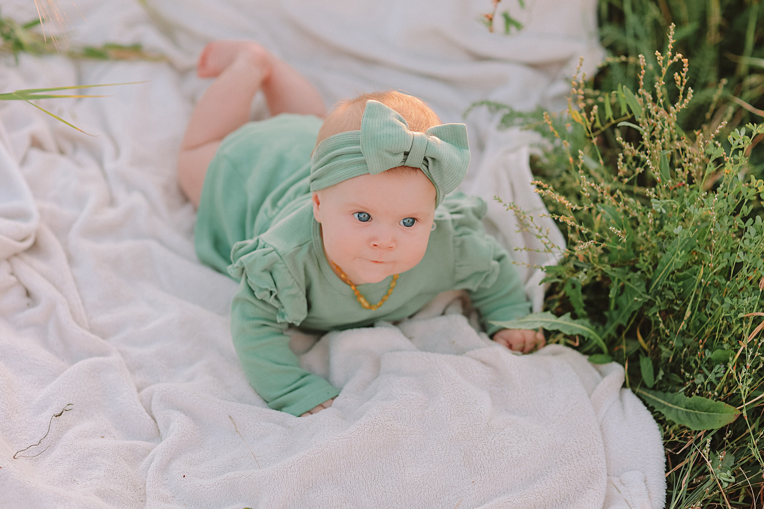 Закатное поле семейная. Семейный фотограф Тюмень, фотограф на роды Салмина Мария