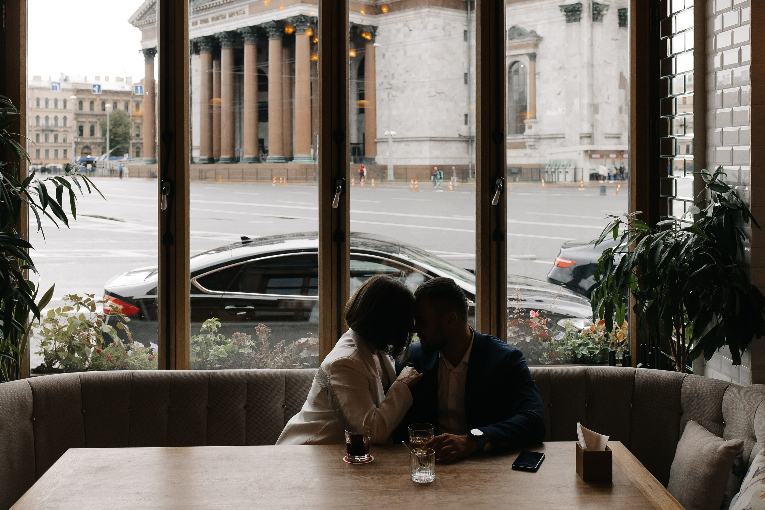 Счастье у Исаакия. Семейный фотограф, свадебный фотограф, женский портрет в Санкт-Петербу