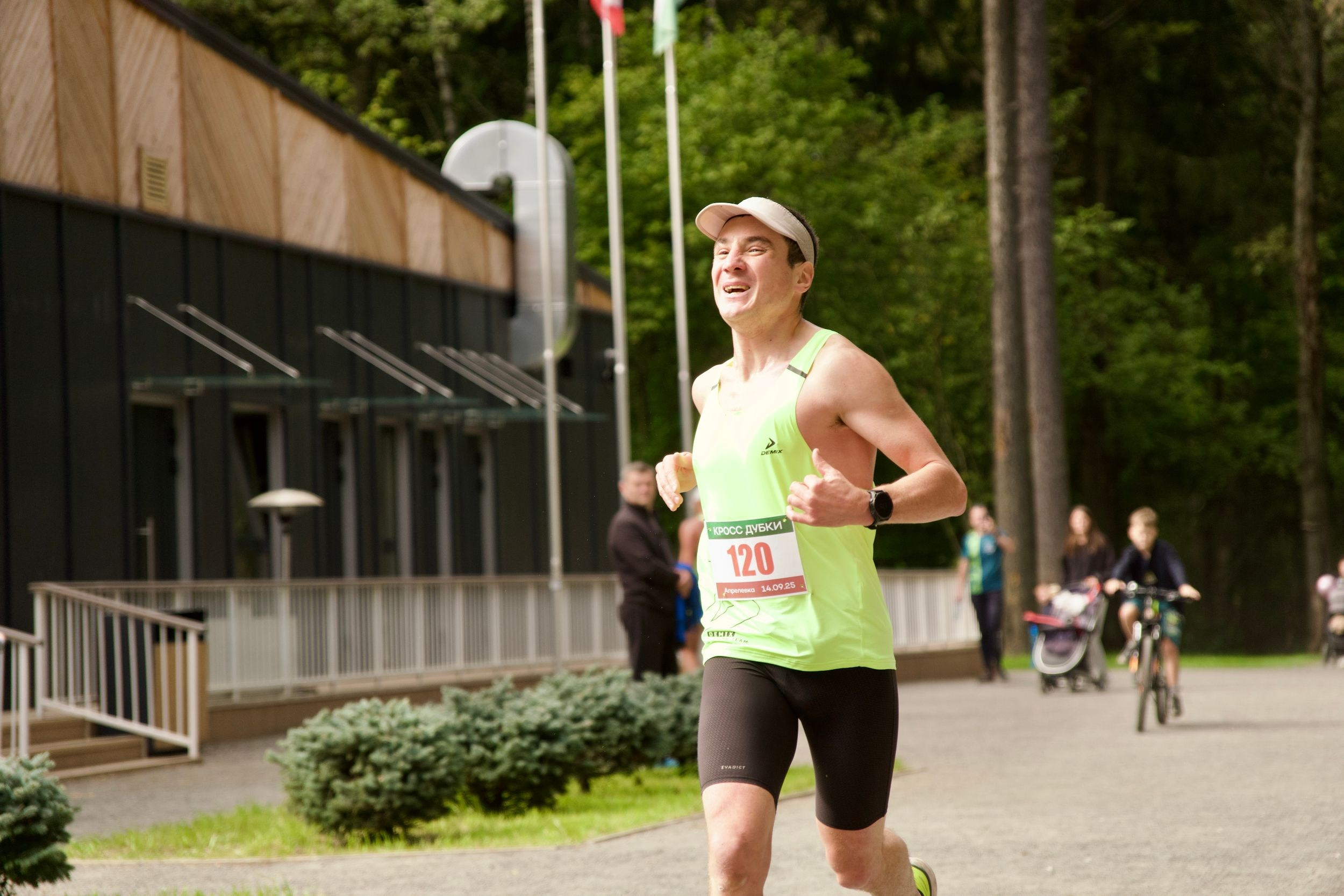 Забег в парке «Дубки». Кафе «БЕЛКА НАШЕПТАЛА». Ну оооочень концептуальное кафе
