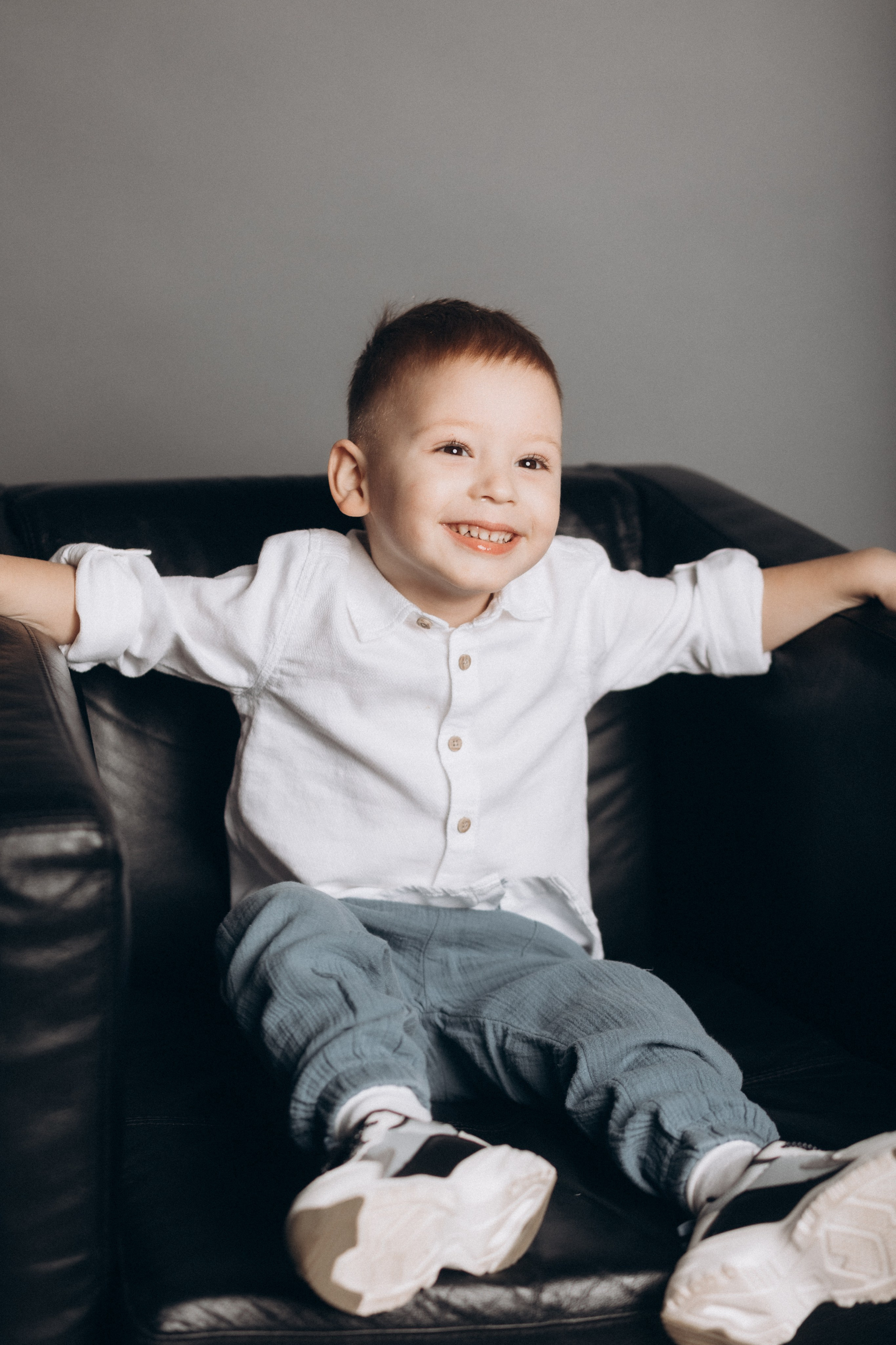 Фотосессия, а студии мамы и сына. Фотограф Артем Бросов в Санкт-Петербурге и Дубае