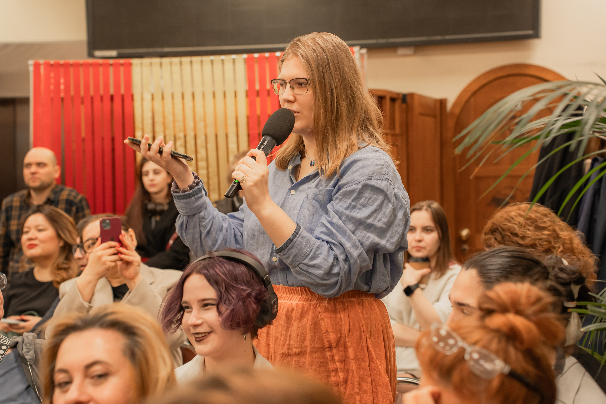 Презентация книги «Человек за бортом», автор София Цой. Репортажный фотограф Анастасия Рубцова