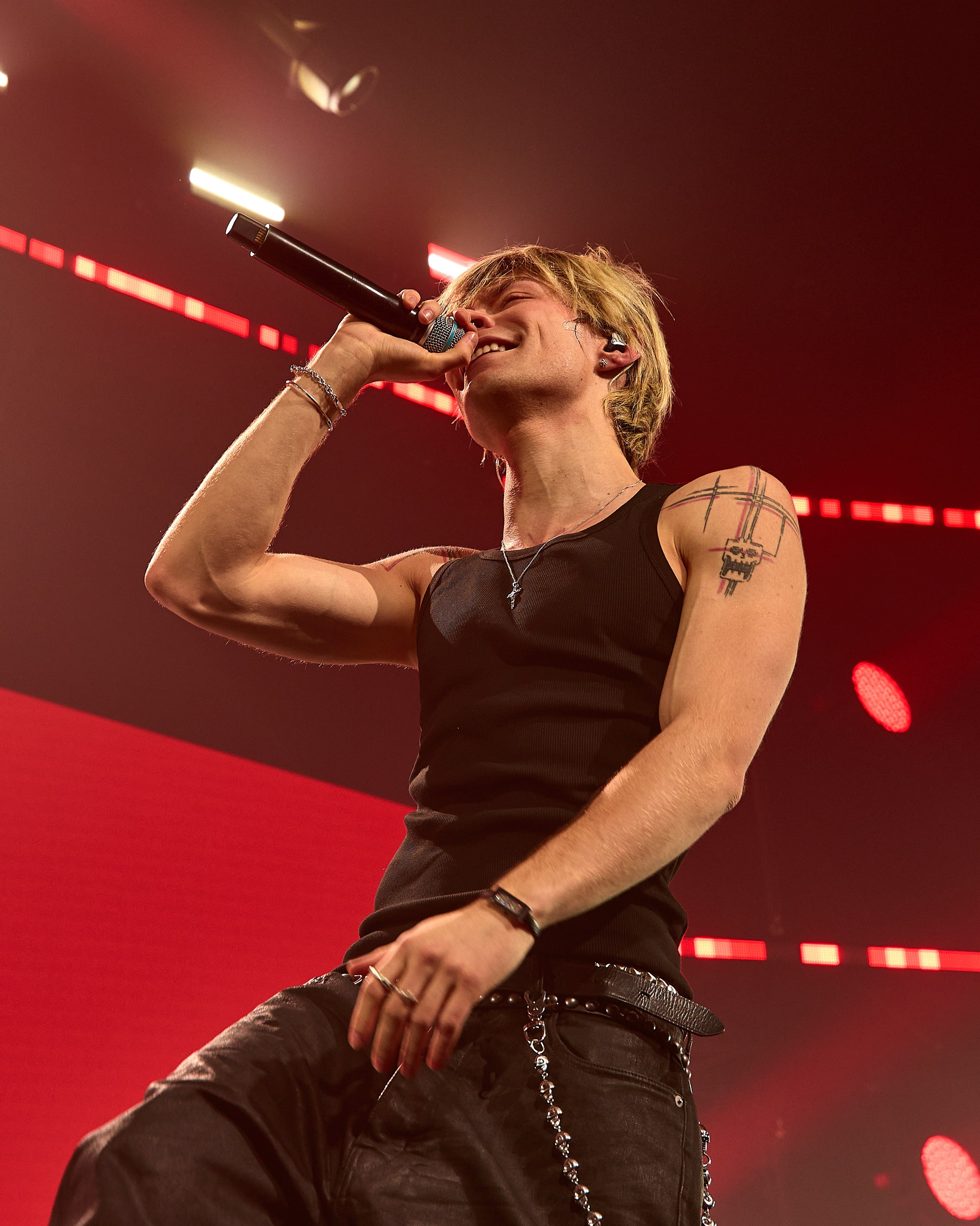 Nkeei, Unique, Artem Shilovets. Святослав Лебедев | Рекламный фотограф — Коммерческая съемка, Арт-дирекшн, AI-интеграция