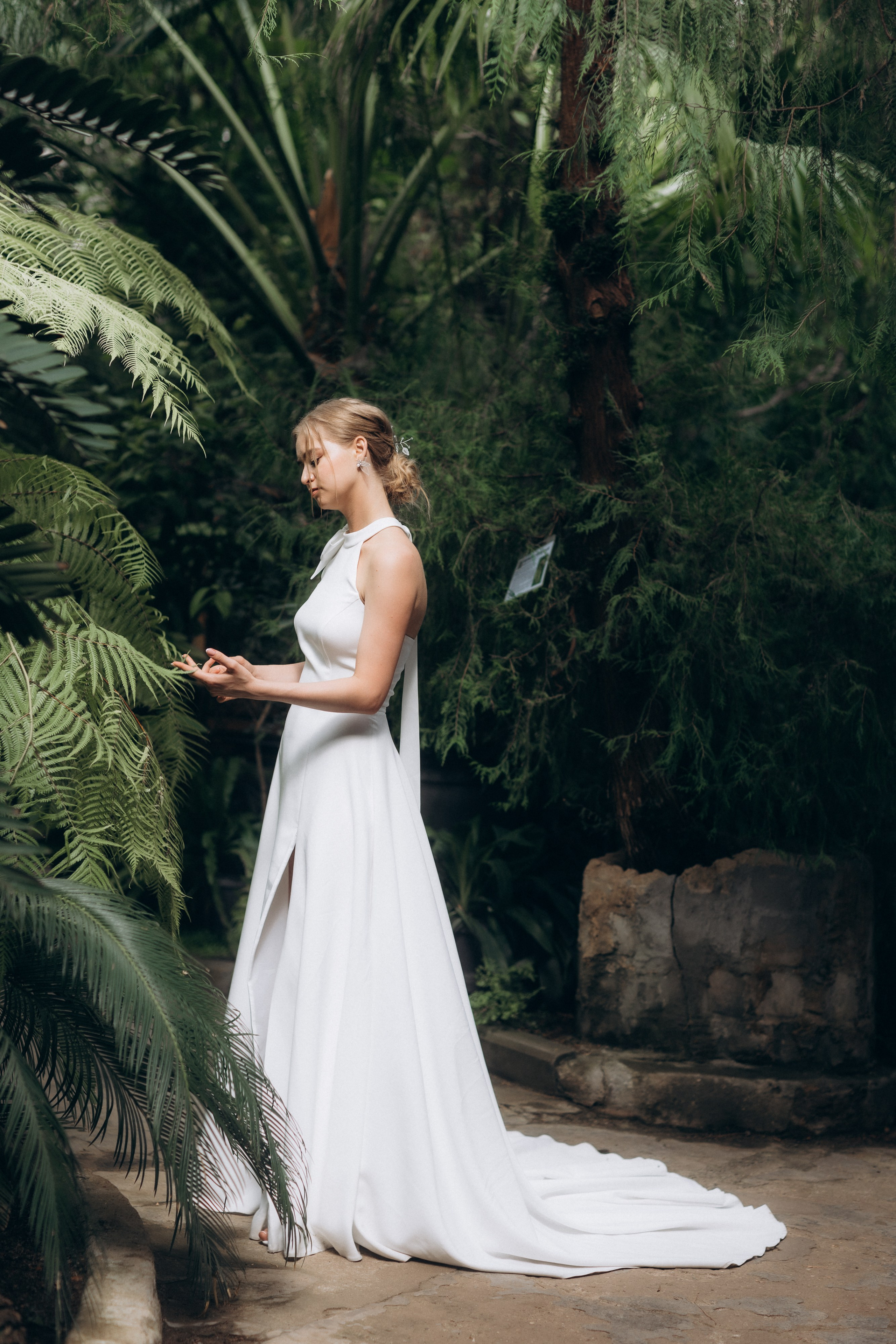 Свадебная фотосессия в Главном Ботаническом саду и в оранжерее. Свадебный фотограф в Москве Мария Крош