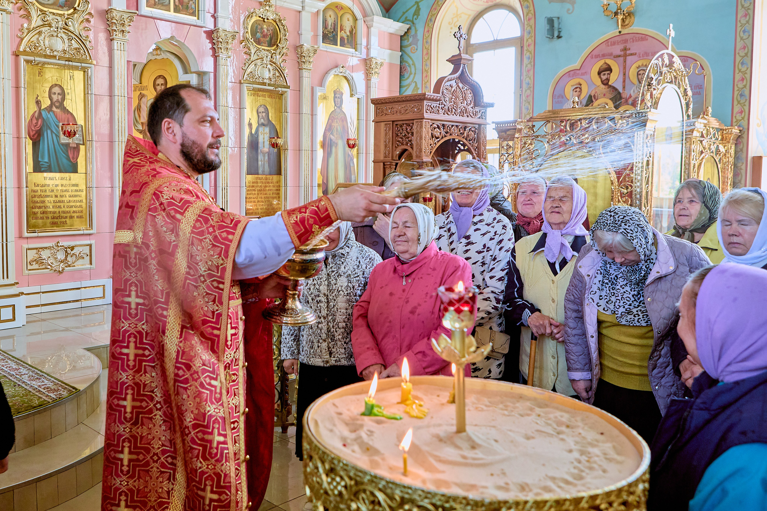 Фотографии Литургии в Праздник Святых Жен Мироносиц