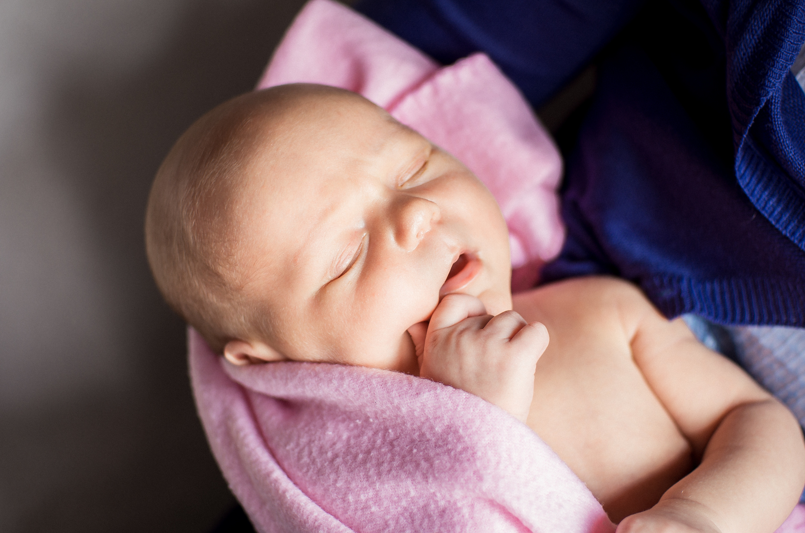 Фотограф на выписку из роддома Екатеринбург. Фотограф Виктория Темирова Екатеринбург