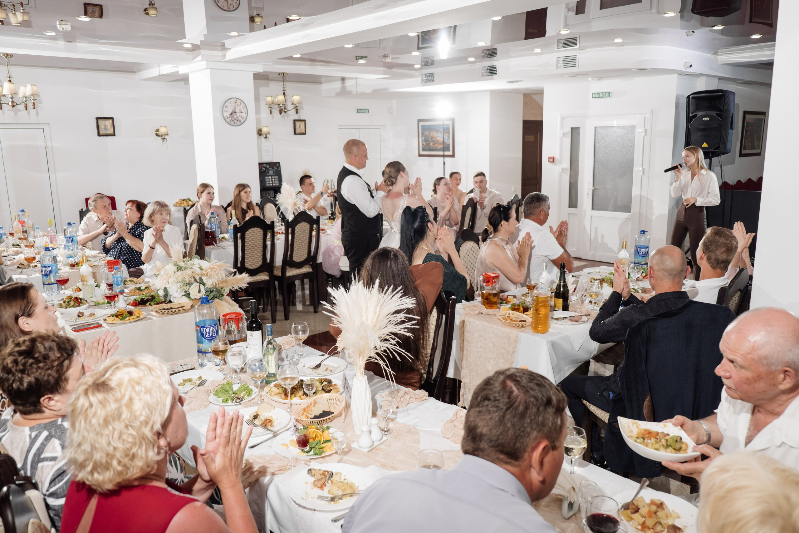 Свадебный ретопртаж. Профессиональная фотосъемка в Крыму. Натуральные эмоции и живые кадры. Забронируйте дату прямо сейчас!