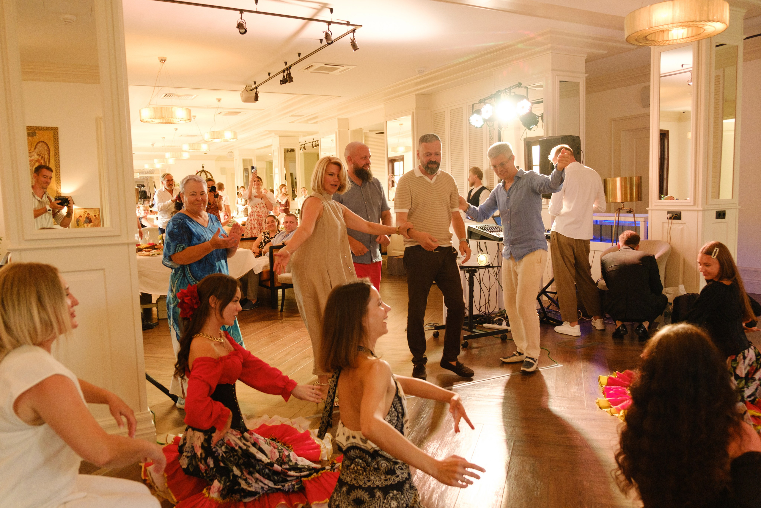 Фотограф на юбилей в Крыму | Съемка дня рождения | Илья Желдак. Профессиональная фотосъемка в Крыму. Натуральные эмоции и живые кадры. Забронируйте дату прямо сейчас!