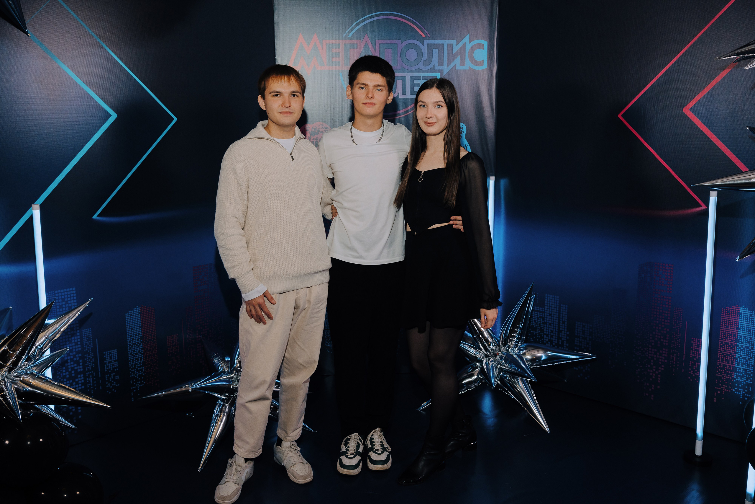 20 ЛЕТ МЕГАПОЛИС ЧЕЛЯБИНСК ХЕДЛАЙНЕР ЕЛКА. Репортажный фотограф Зуев Роман г. Челябинск