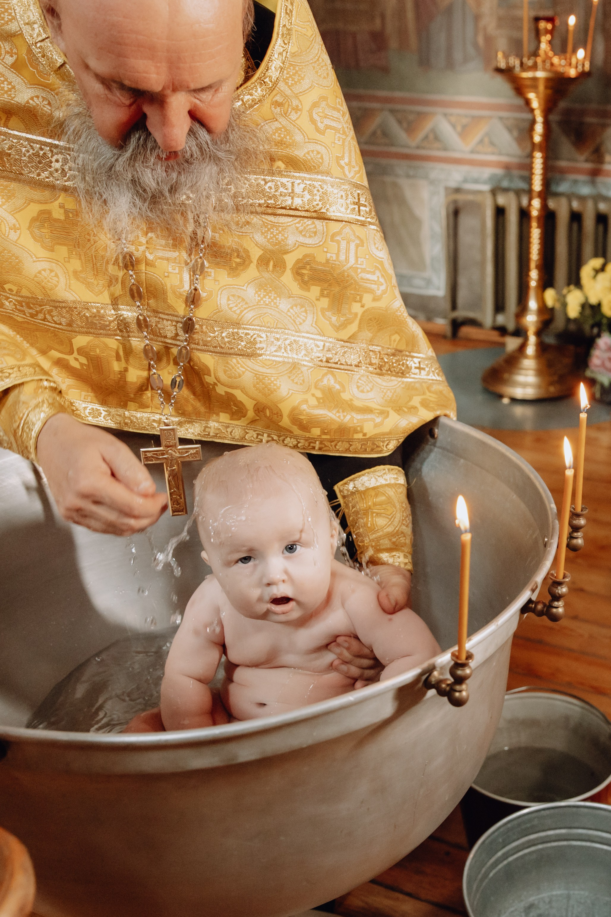 Таинство крещения в Холках. Фотограф Максим Никонов