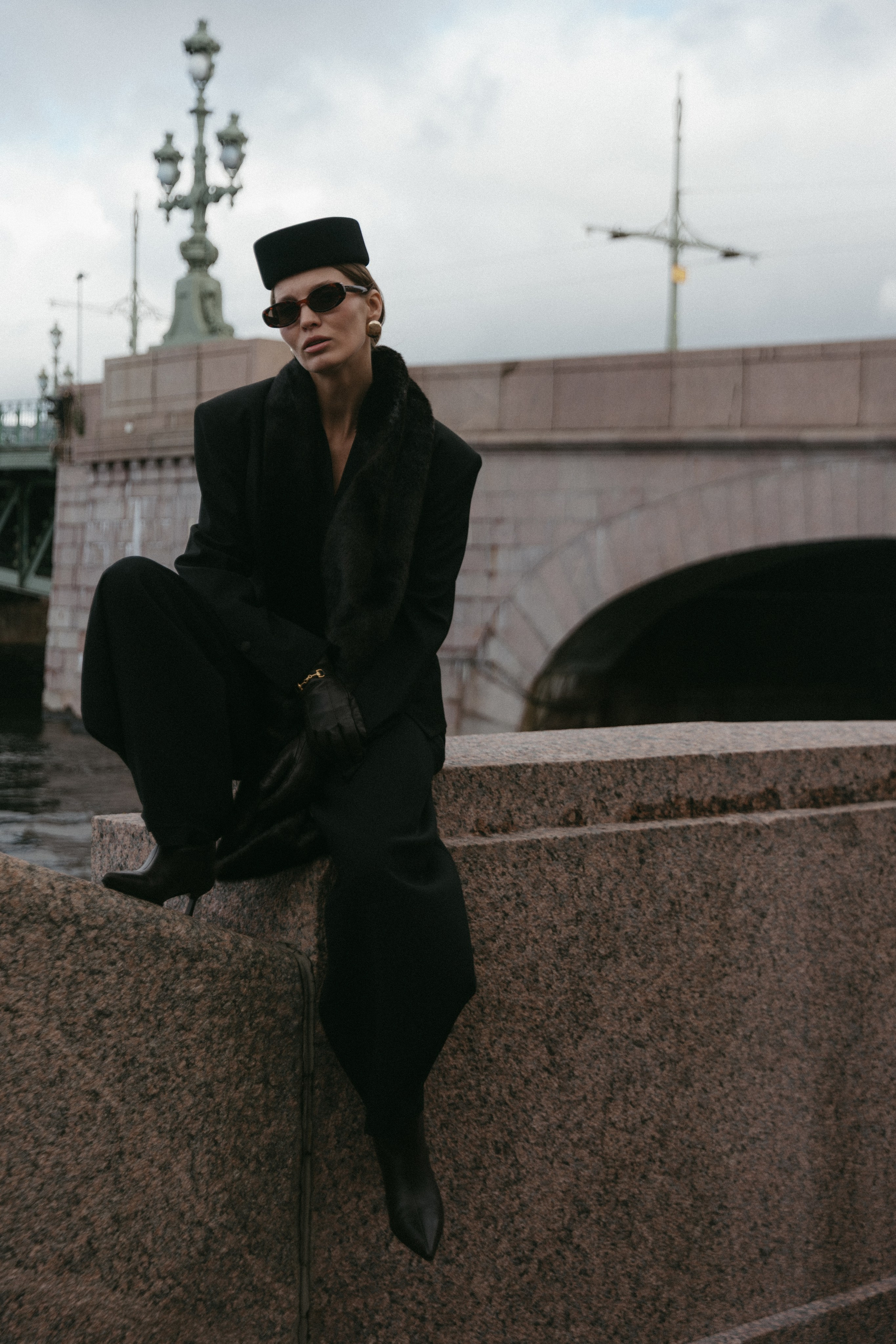 ЖЕНСКИЙ ПОРТРЕТ. О ЛЮБВИ НЕ ГОВОРЯТ.ЕЕ ПОКАЗЫВАЮТ