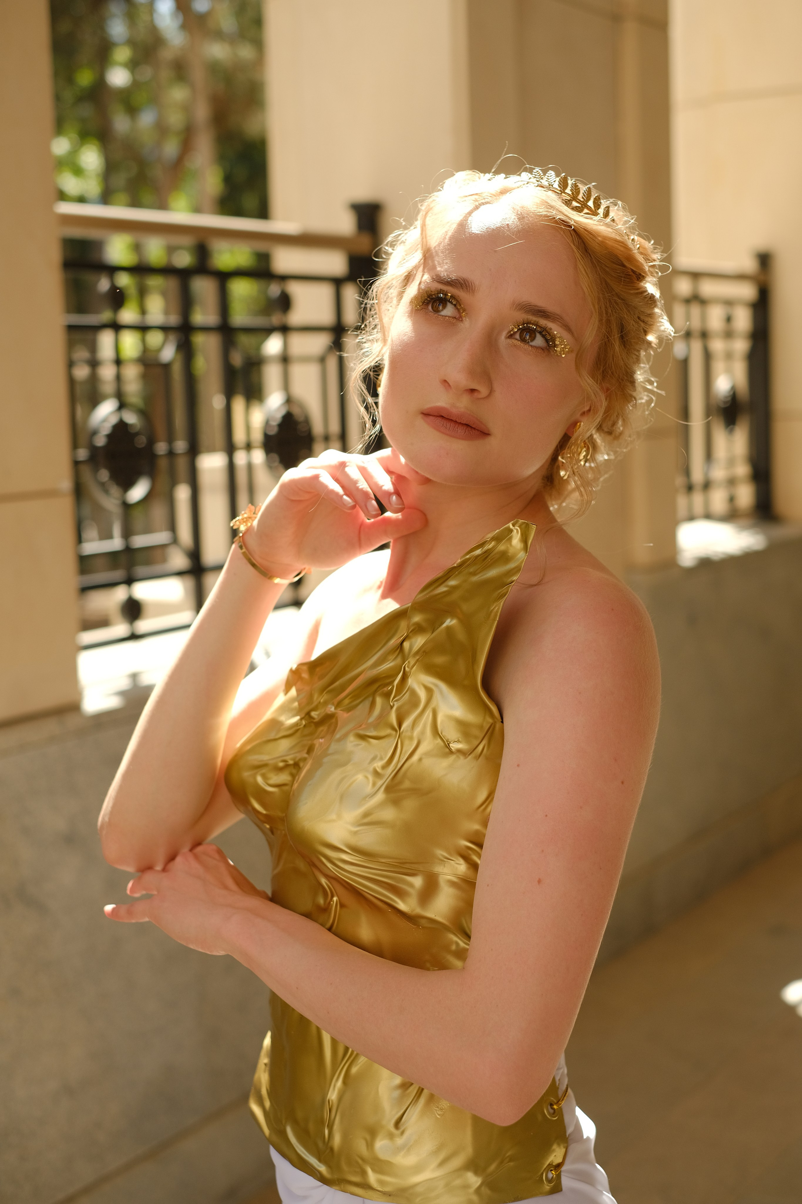 Елизавета в Новом Херсонесе. Профессиональная фотосъемка в Крыму. Натуральные эмоции и живые кадры. Забронируйте дату прямо сейчас!