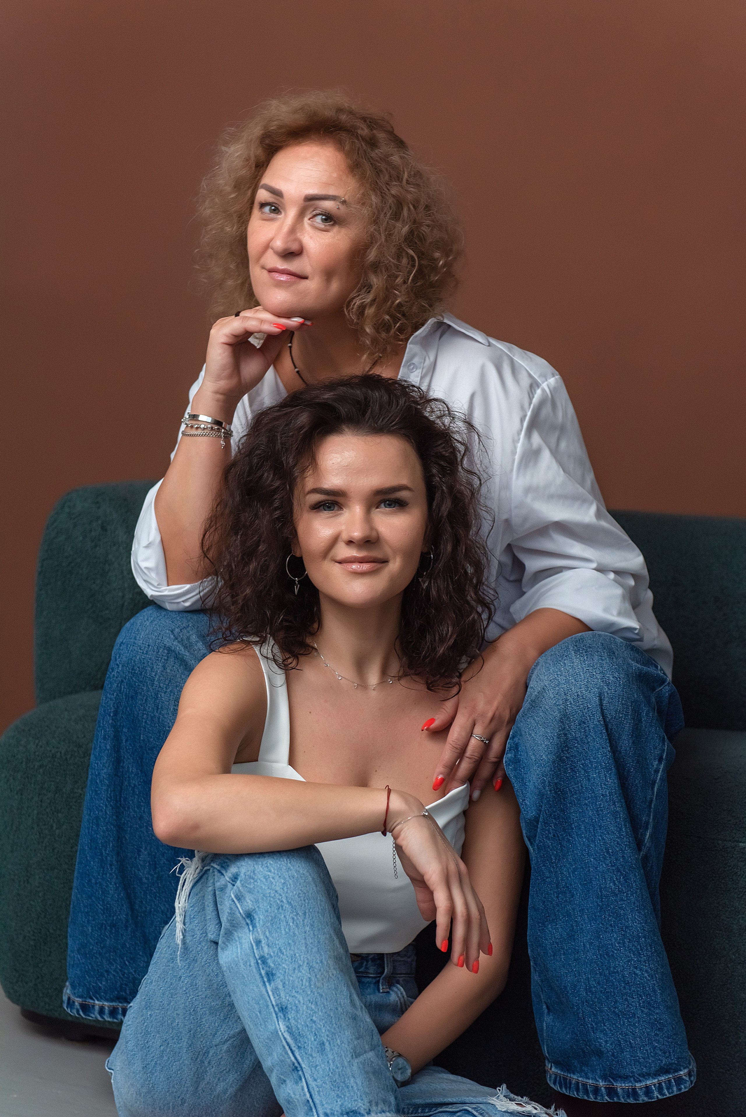 Студийная съемка «Мама с дочкой» Оля и Алина. Семейный и коммерческий фотограф в Сочи Александр Бодунов