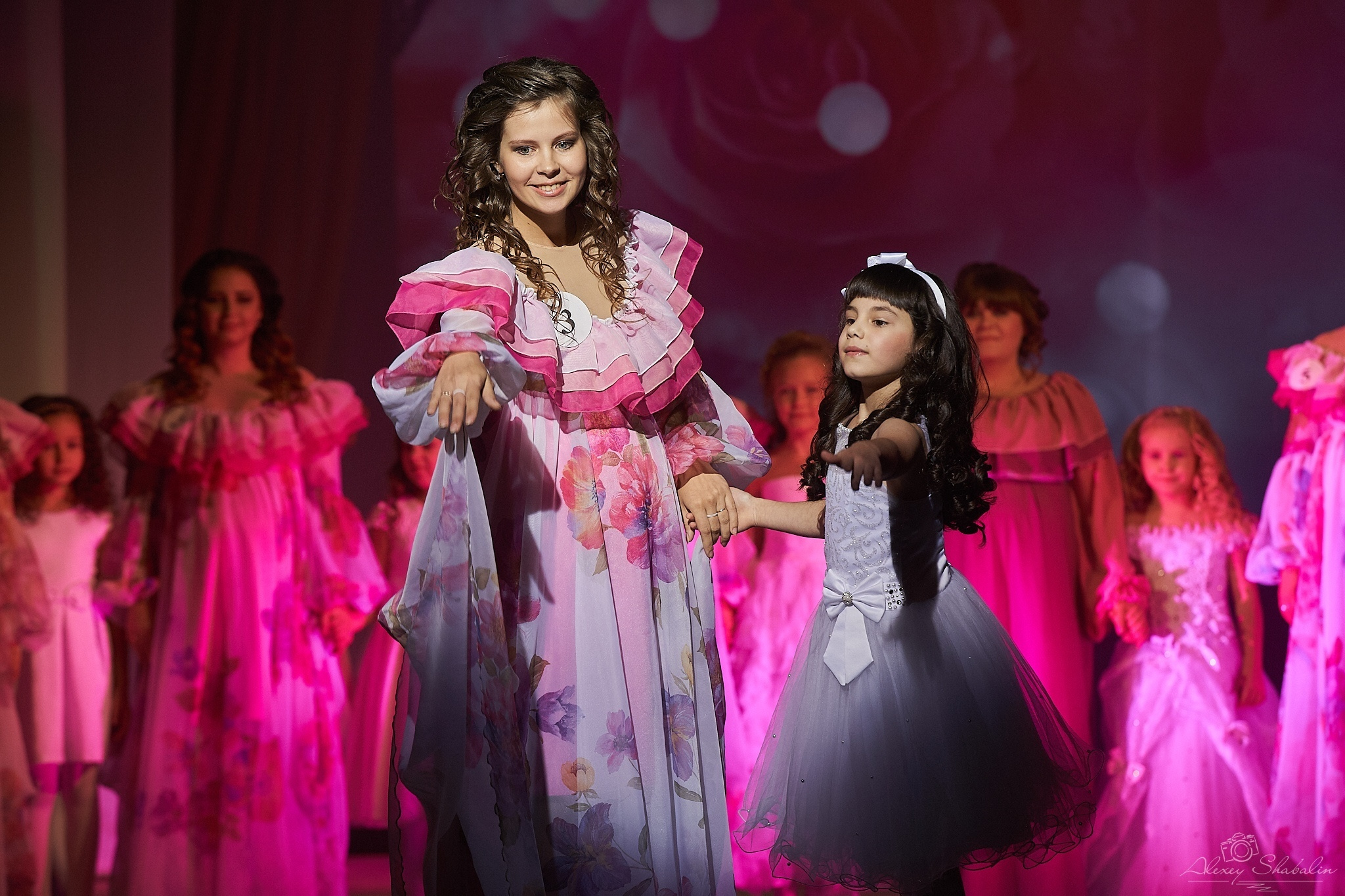 КОНКУРС ДЛЯ БУДУЩИХ МАМ В ОЖИДАНИИ ЧУДА. Дворец Культуры г. Заволжья