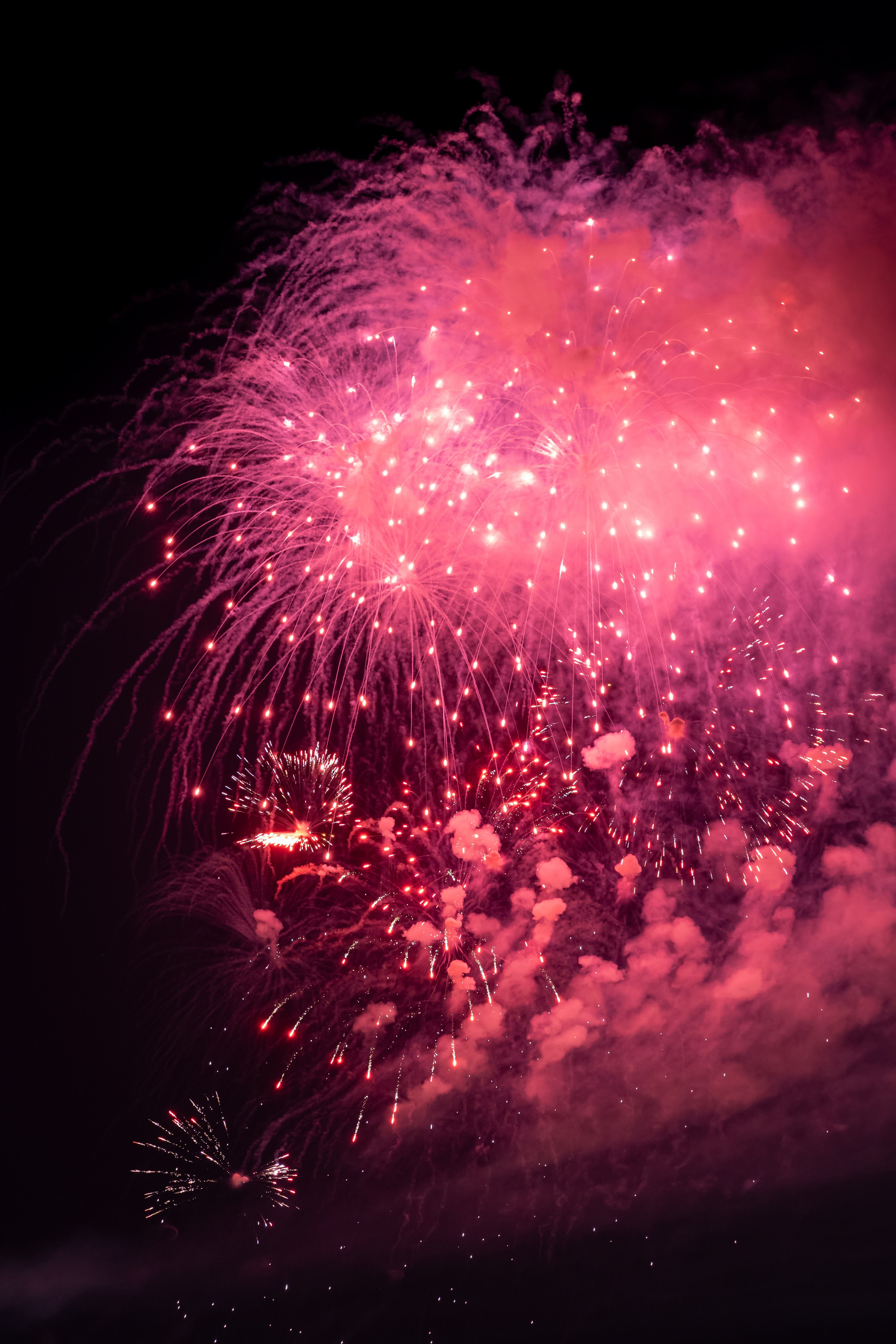 Праздничный салют в честь Дня защитника Отечества. Главная