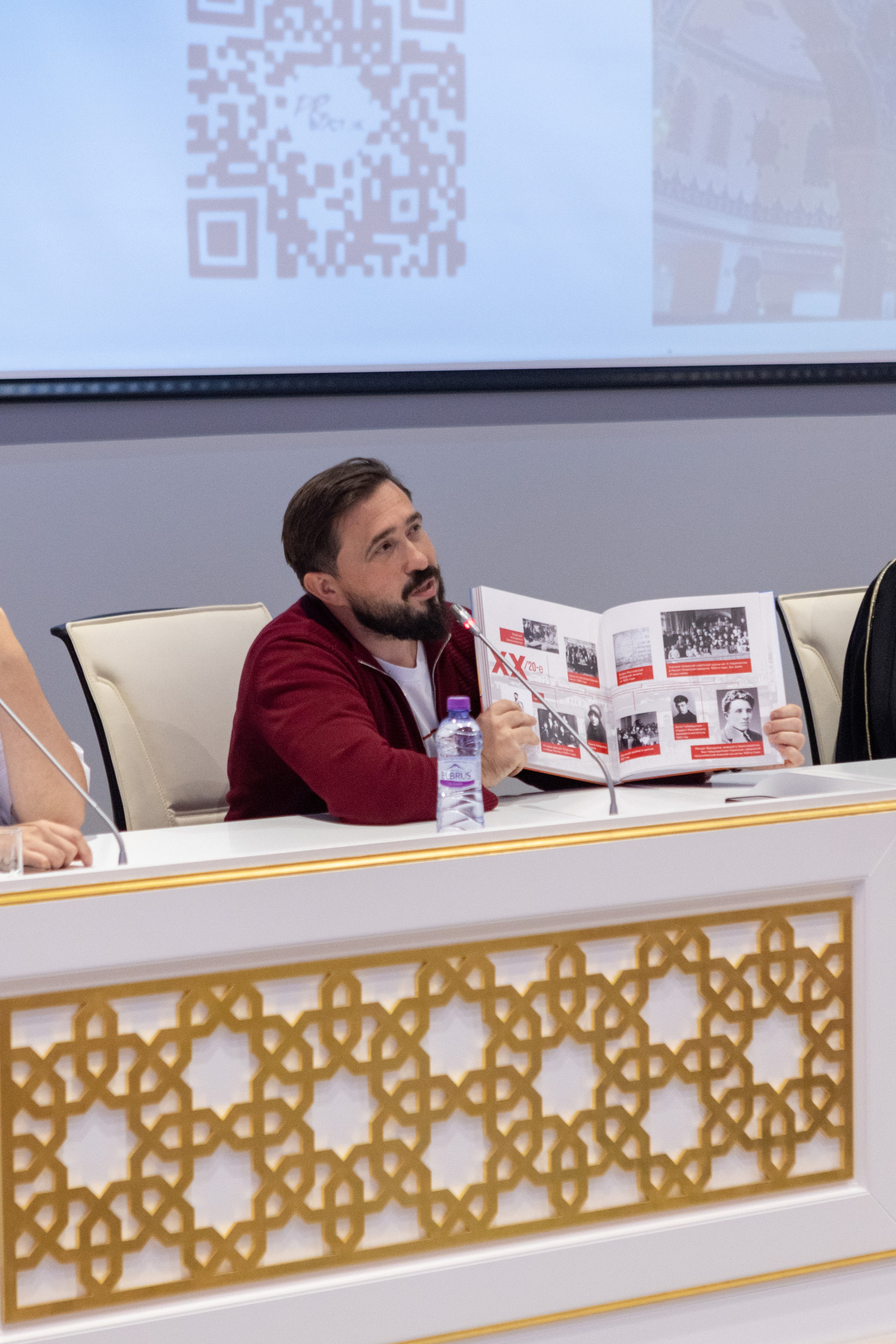 Репортаж с презентации книги — «Москва: город вязевый». Рекламный, предметный, репортажный, семейный фотограф и художник в Москве