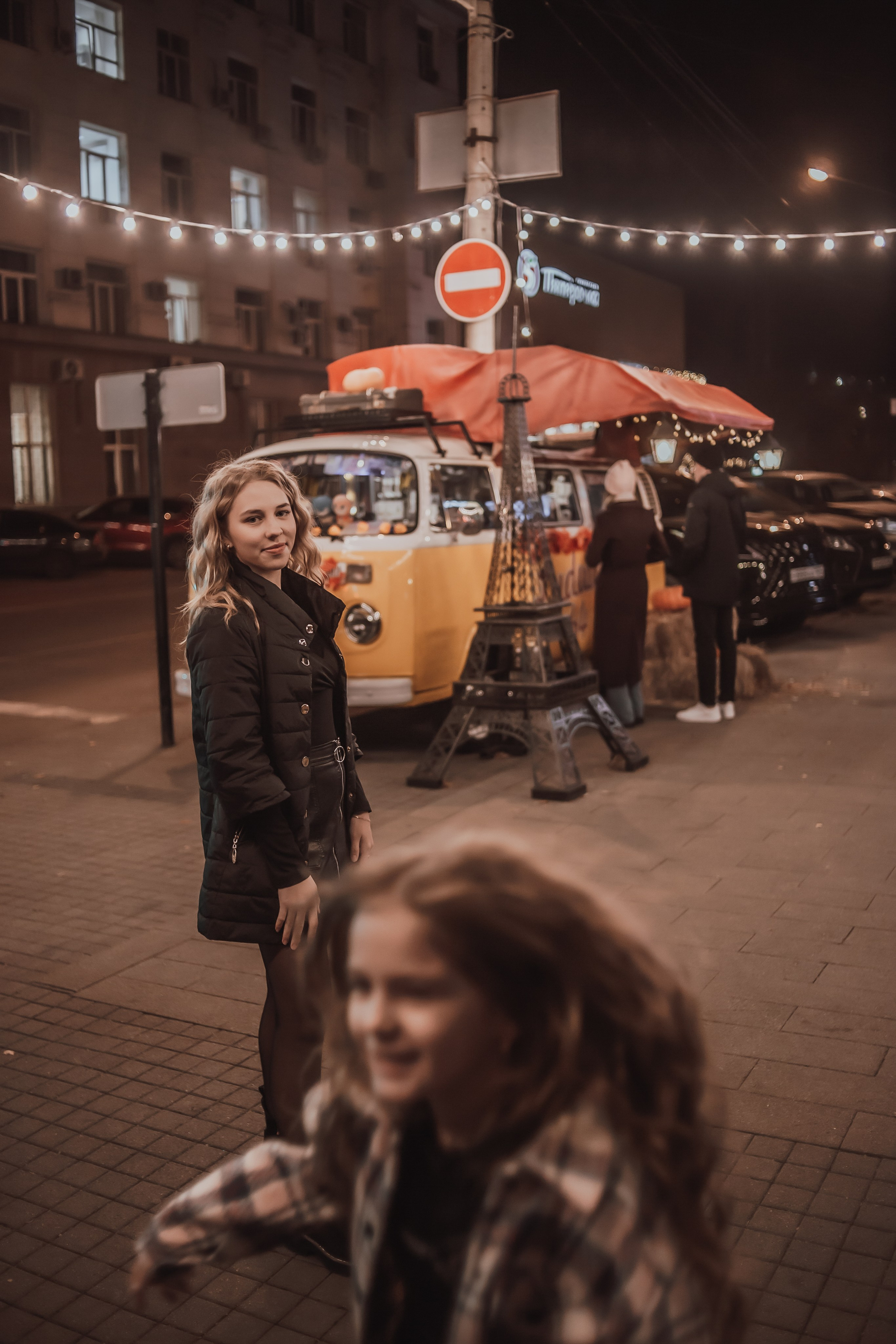 Ирина, Яна, Лера. Вечерняя прогулка. Фотограф Регина Крикунова г. Красноярск