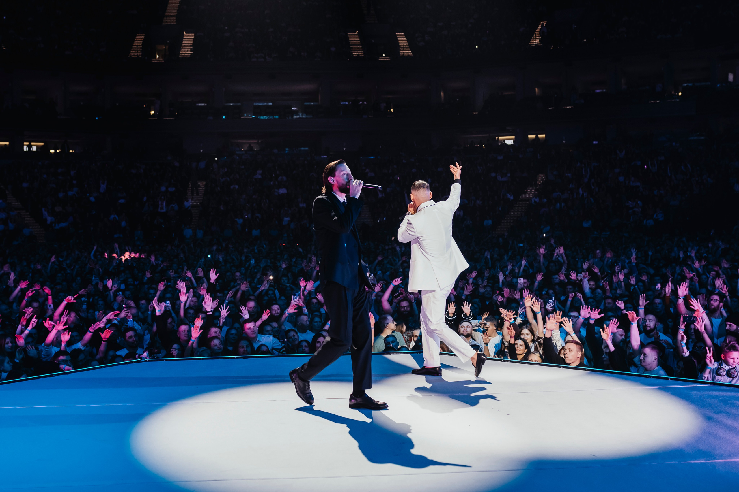 Концерт L’ONE с хором и симфоническим оркестром в Live Арене 19 октября 2025. Репортажный, event, концертный и backstage фотограф из Москвы Виталий Кривцов