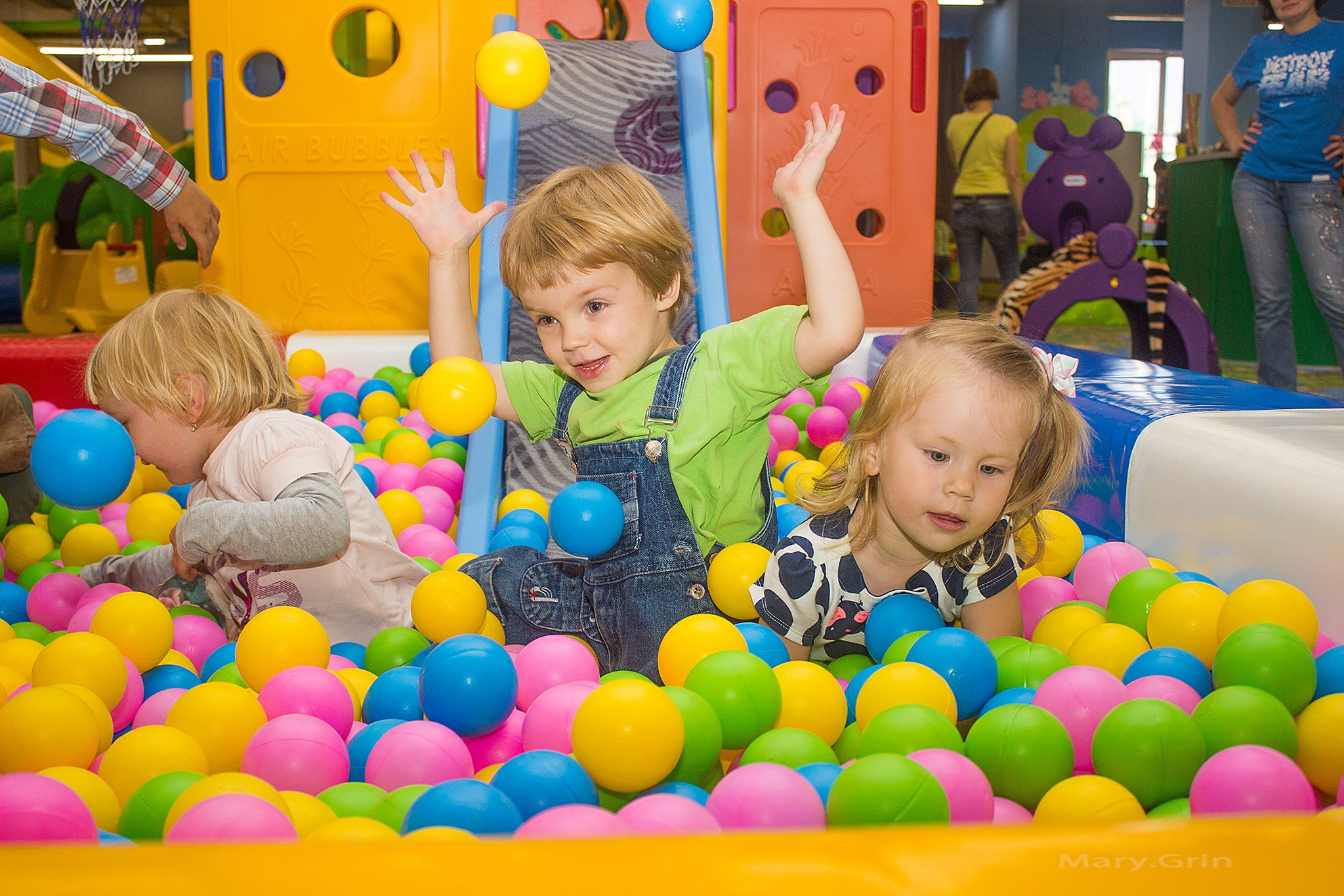 День рождения в стиле свинки Пеппа в Изумрудном городе. Детский и семейный фотограф, фотограф мероприятий Нижний Новгород