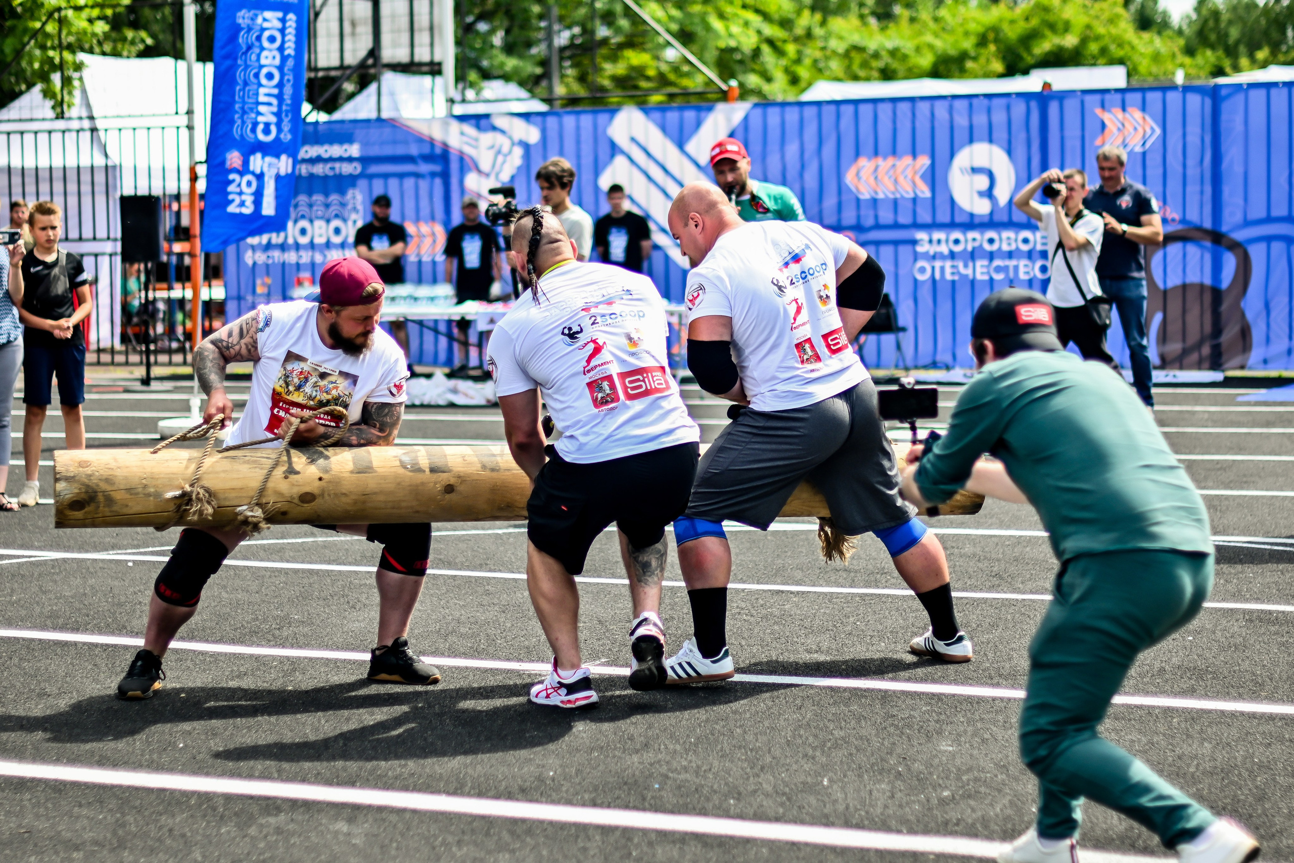СТРОНГ. Фотограф для бизнесконтента, репортажей и семейного альбома в Москве