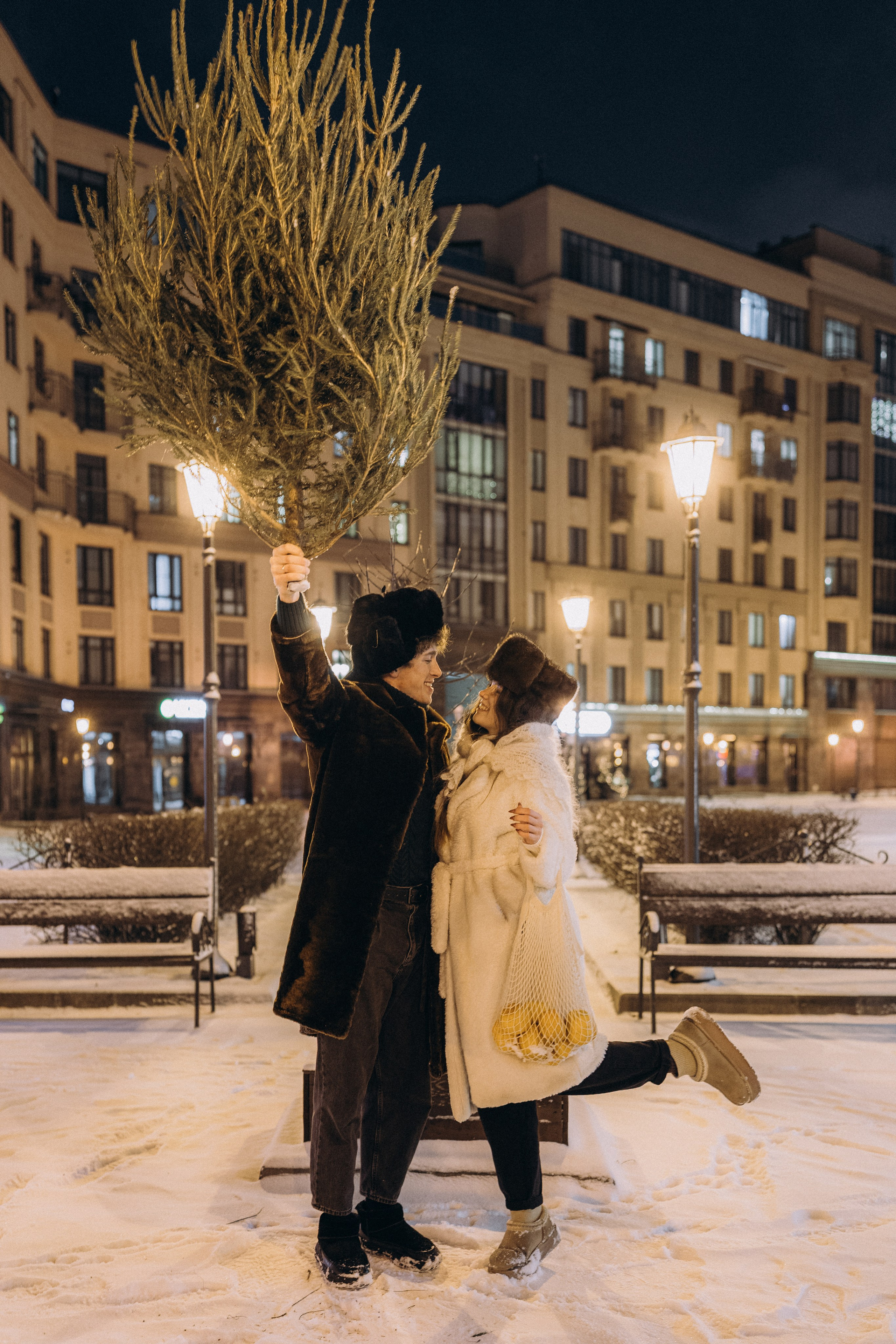 НОВОГОДНЯЯ ПРОГУЛКА ПАРЫ ПО ЧЕРНЫШЕВСКОЙ ПЕРЕД НОВЫМ ГОДОМ. Профессиональный фотограф, Санкт-Петербург — Виктория Богомолова