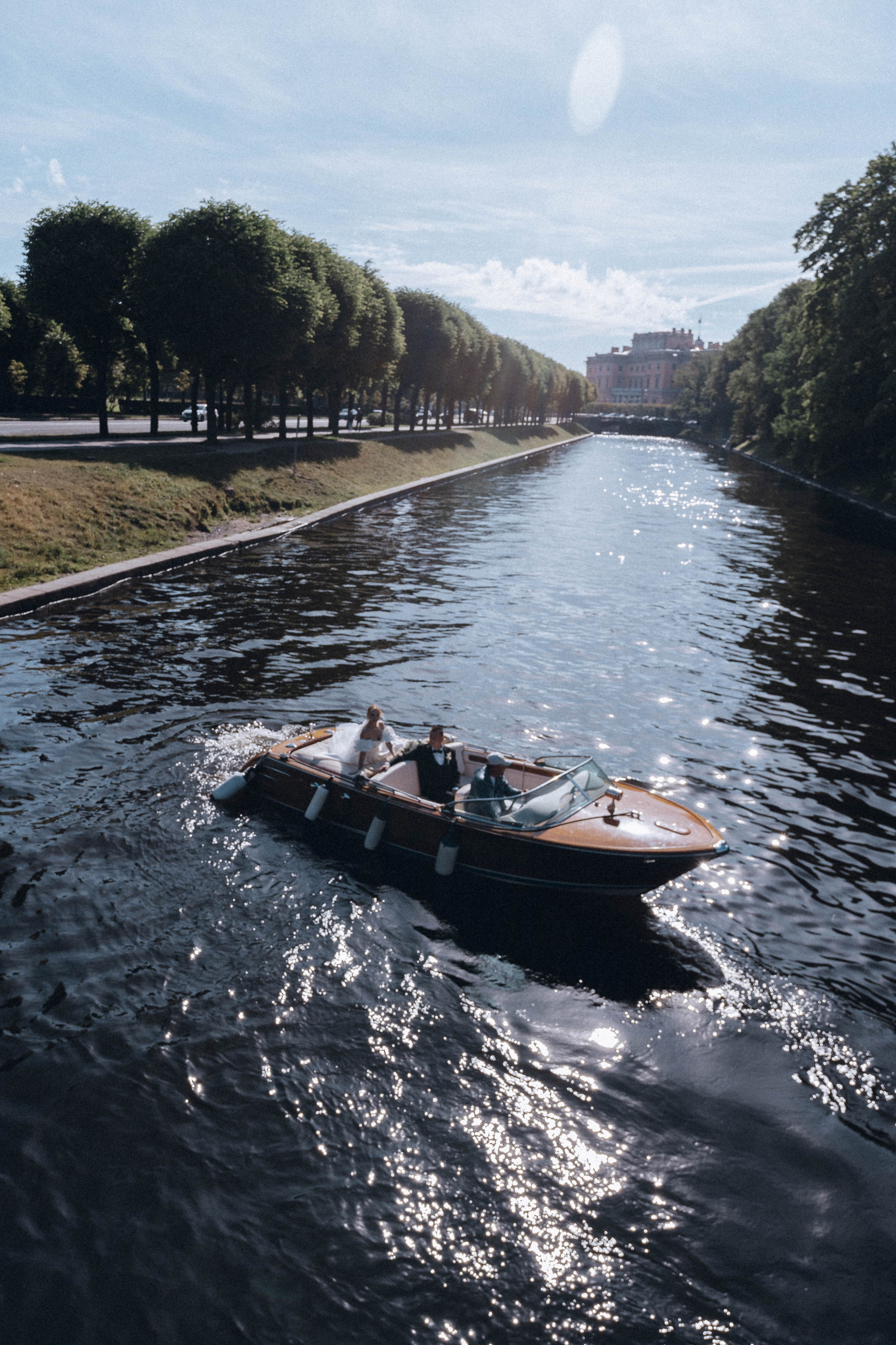 СВАДЕНБНАЯ СЬЕМКА НА КАТЕРЕ ПО КАНАЛАМ САНКТ-ПЕТЕРБУРГА И В АКВАТОРИИ НЕВЫ. Профессиональный фотограф, Санкт-Петербург — Виктория Богомолова