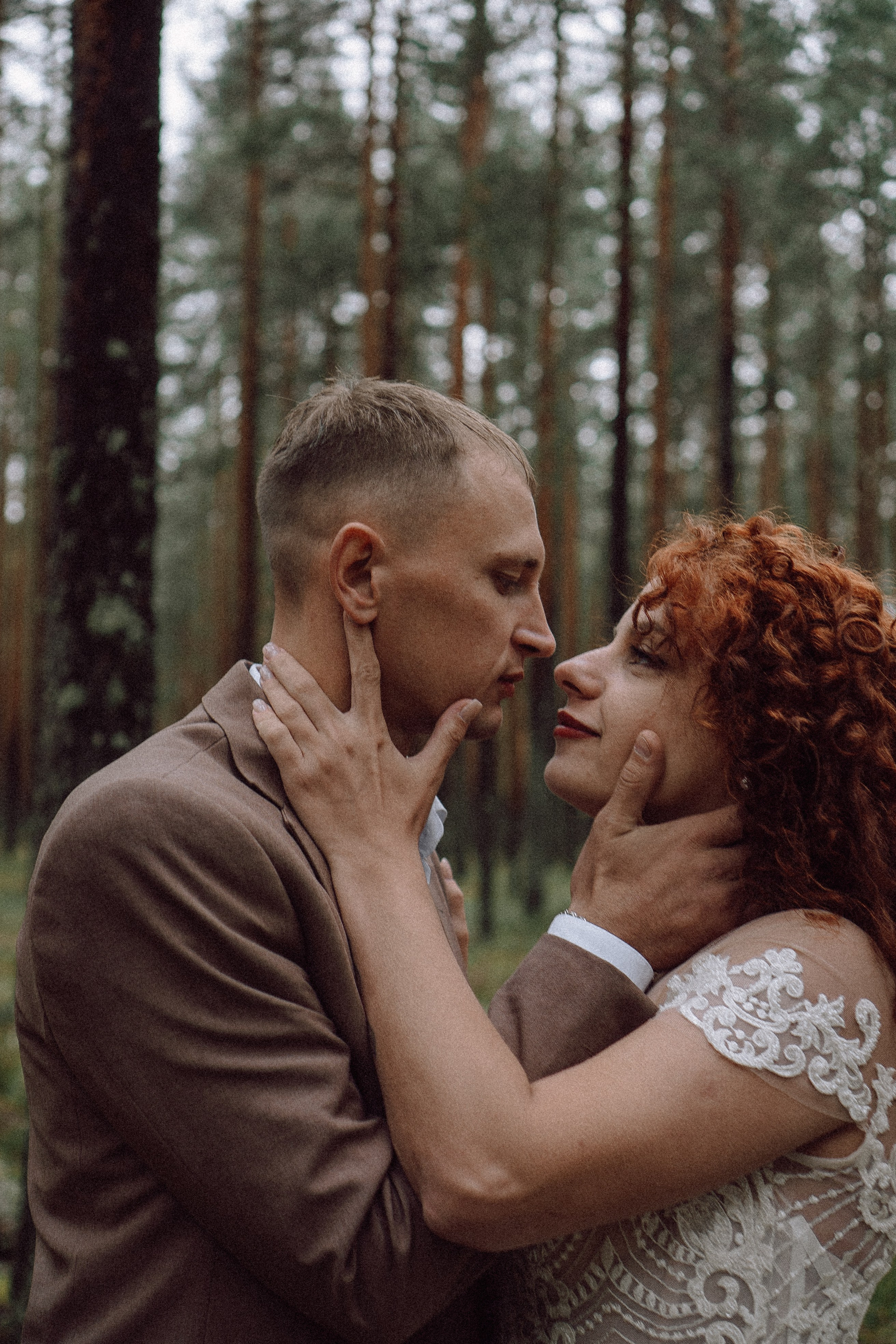 СВАДЕБНАЯ ФОТОСЕССИИЯ ПАРЫ В ГОРОДЕ ПРИОЗЕРСК В СОСНОВОМ ЛЕСУ И С ПИКАПОМ. Профессиональный фотограф, Санкт-Петербург — Виктория Богомолова