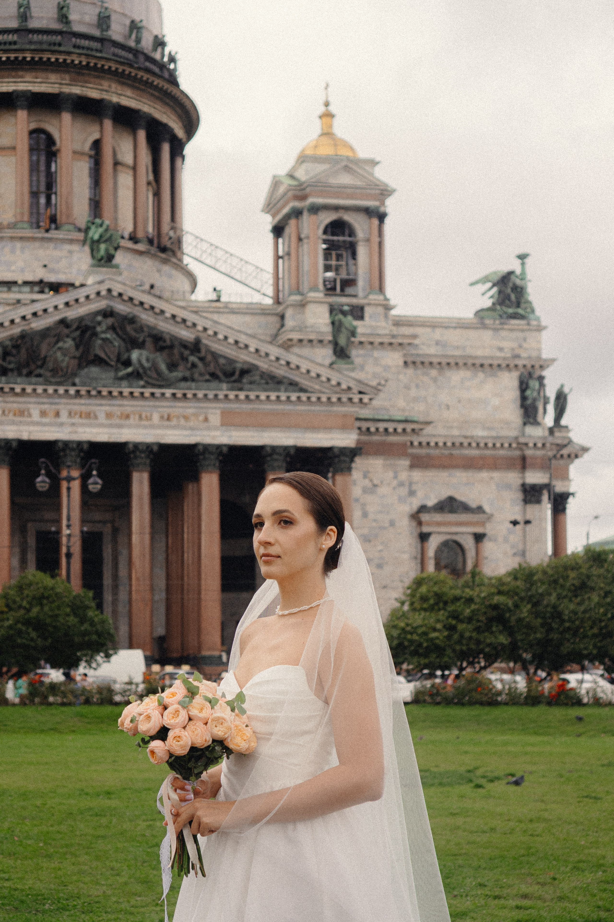 СВАДЕБНАЯ ПРОГУЛКА В САНТК-ПЕТЕРБУРГЕ (ИСАКИЕВСКИЙ СОБОР, ЗИМНЯЯ КАНАВКА, ЭРМИТАЖ И БОЛЬШАЯ МОРСКАЯ УЛИЦА). Профессиональный фотограф, Санкт-Петербург — Виктория Богомолова