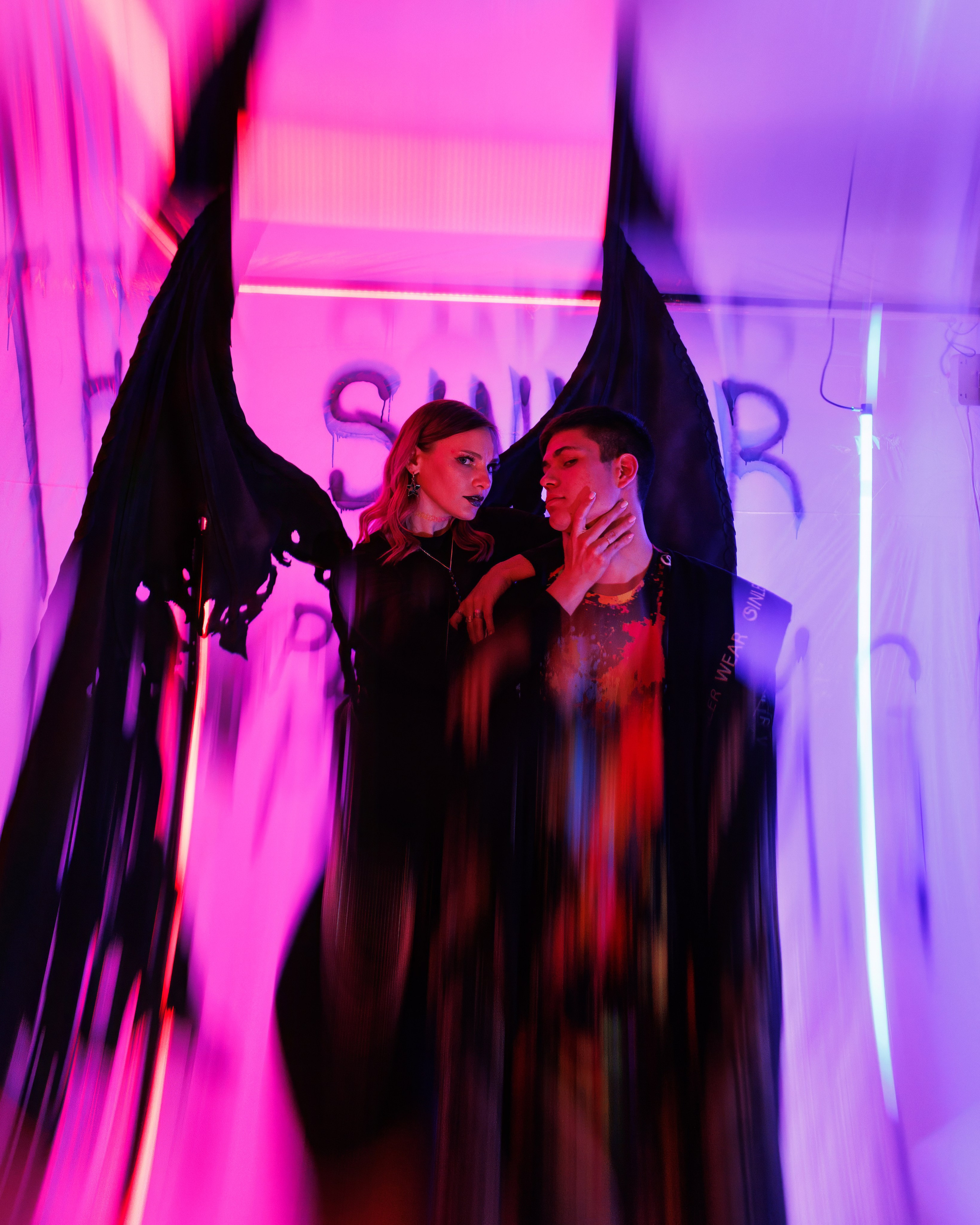 Портрет, арт .  неон, черно-белая фотография, творчество,