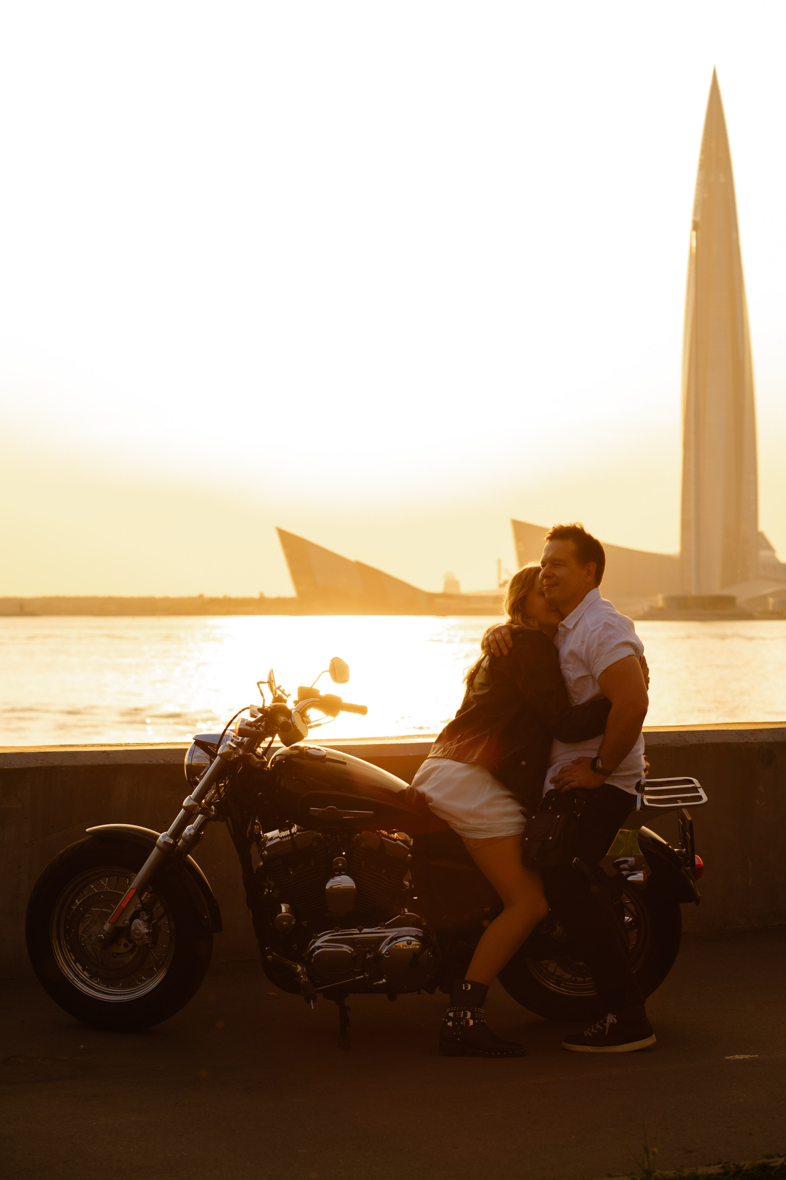Фотосессия Love story Лахта на закате с мотоциклом. Фотограф в Санкт-Петербурге, Анна Скворцова