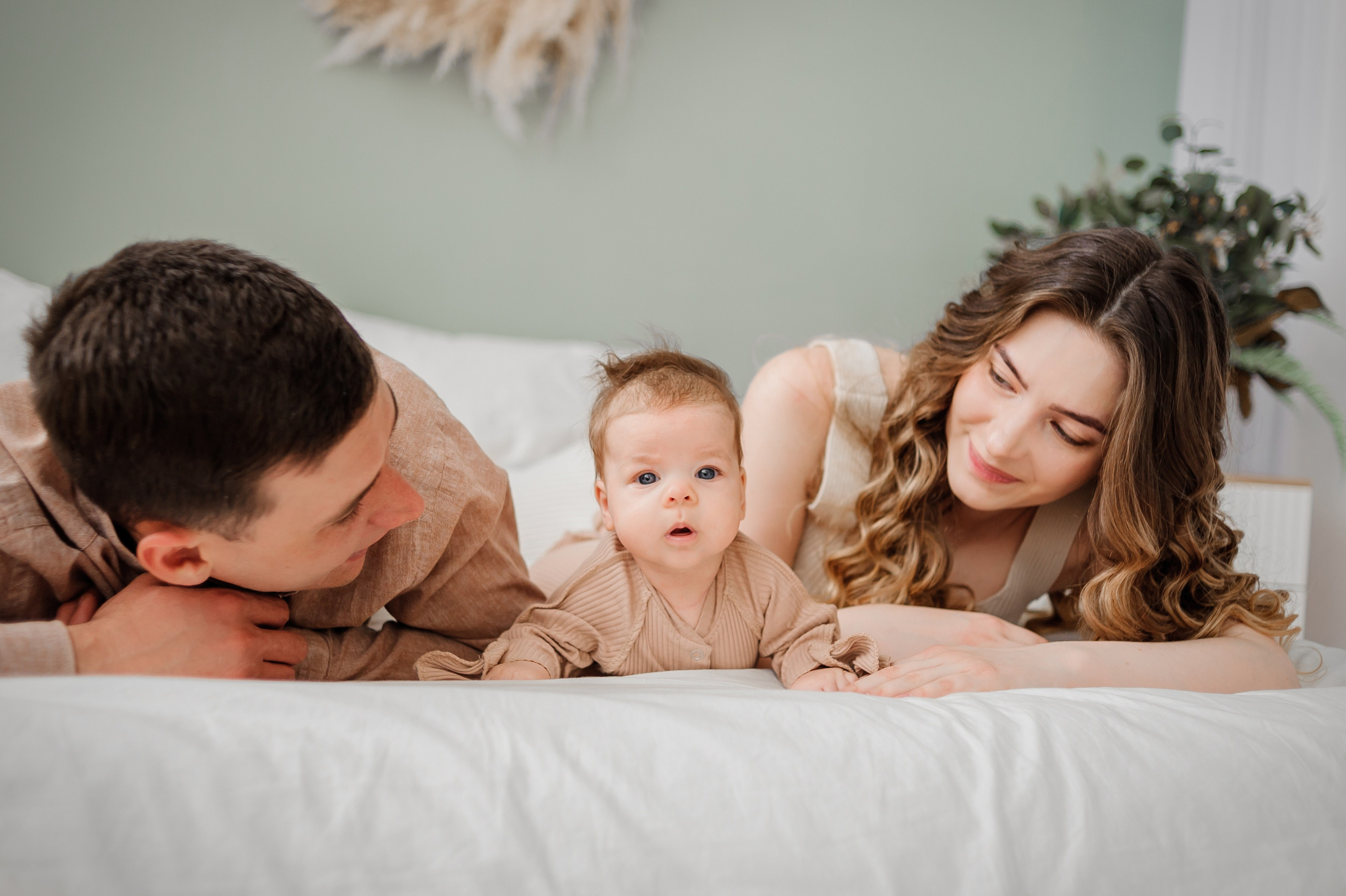 Lifestyle newborn. Фотограф новорождённых в Рязани, фотосъемка выписки из роддома, крещен