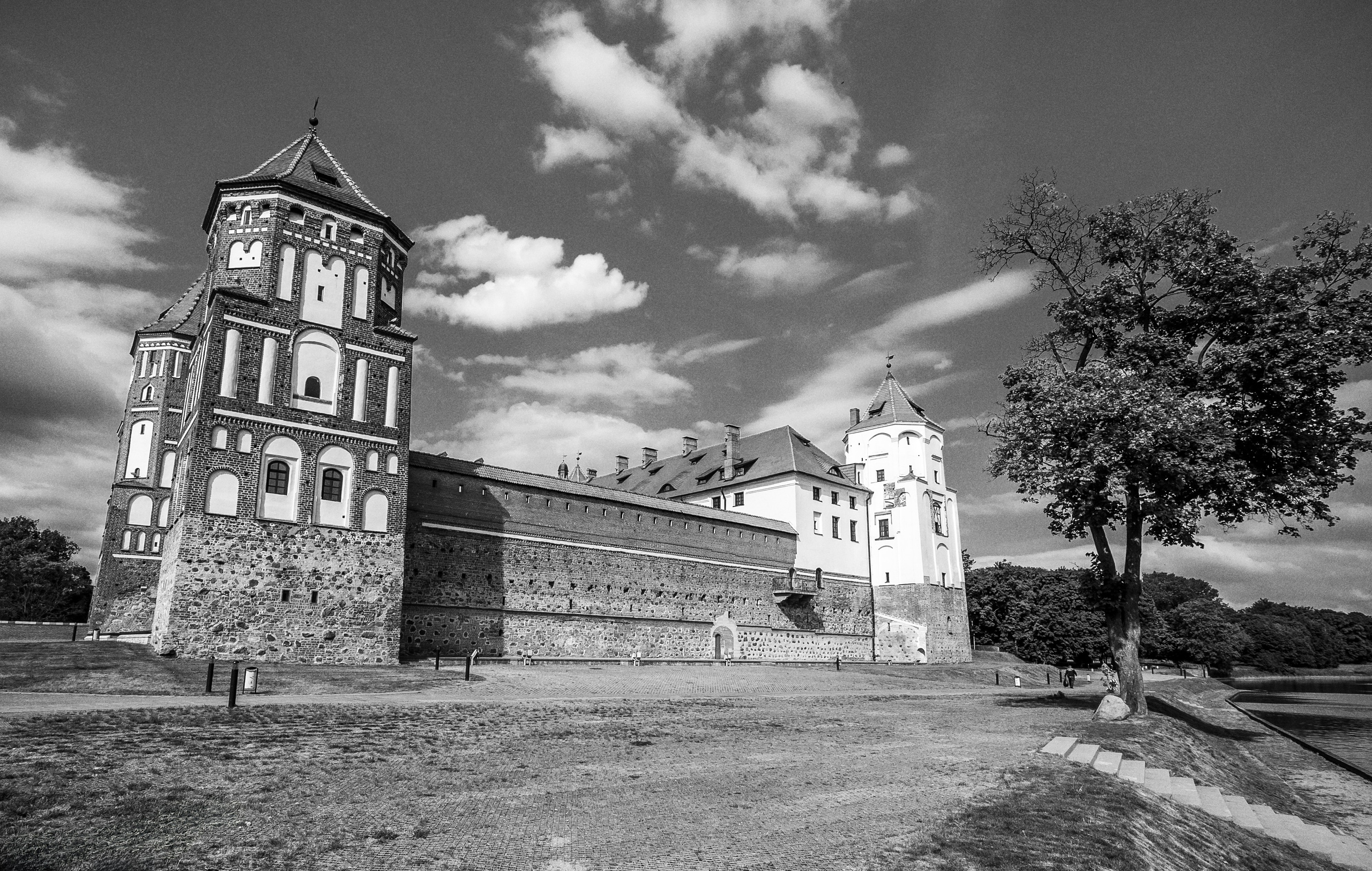 Мирский замок 2013. Фотограф Антон Швец — Монохромная реальность