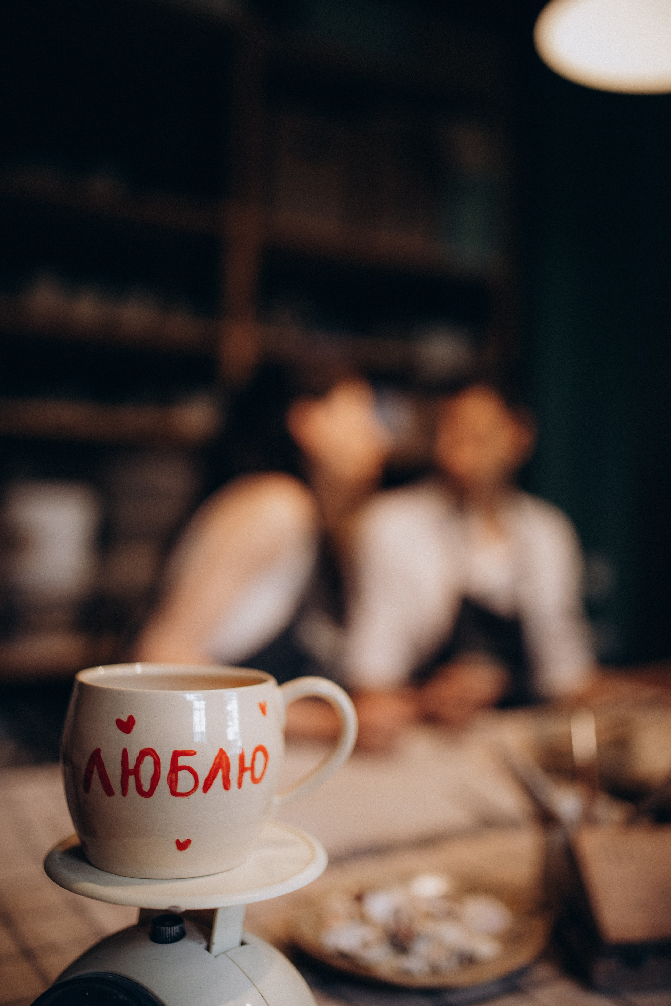Алина и Давид в гончарной мастерской. Фотограф Елизавета Балакир