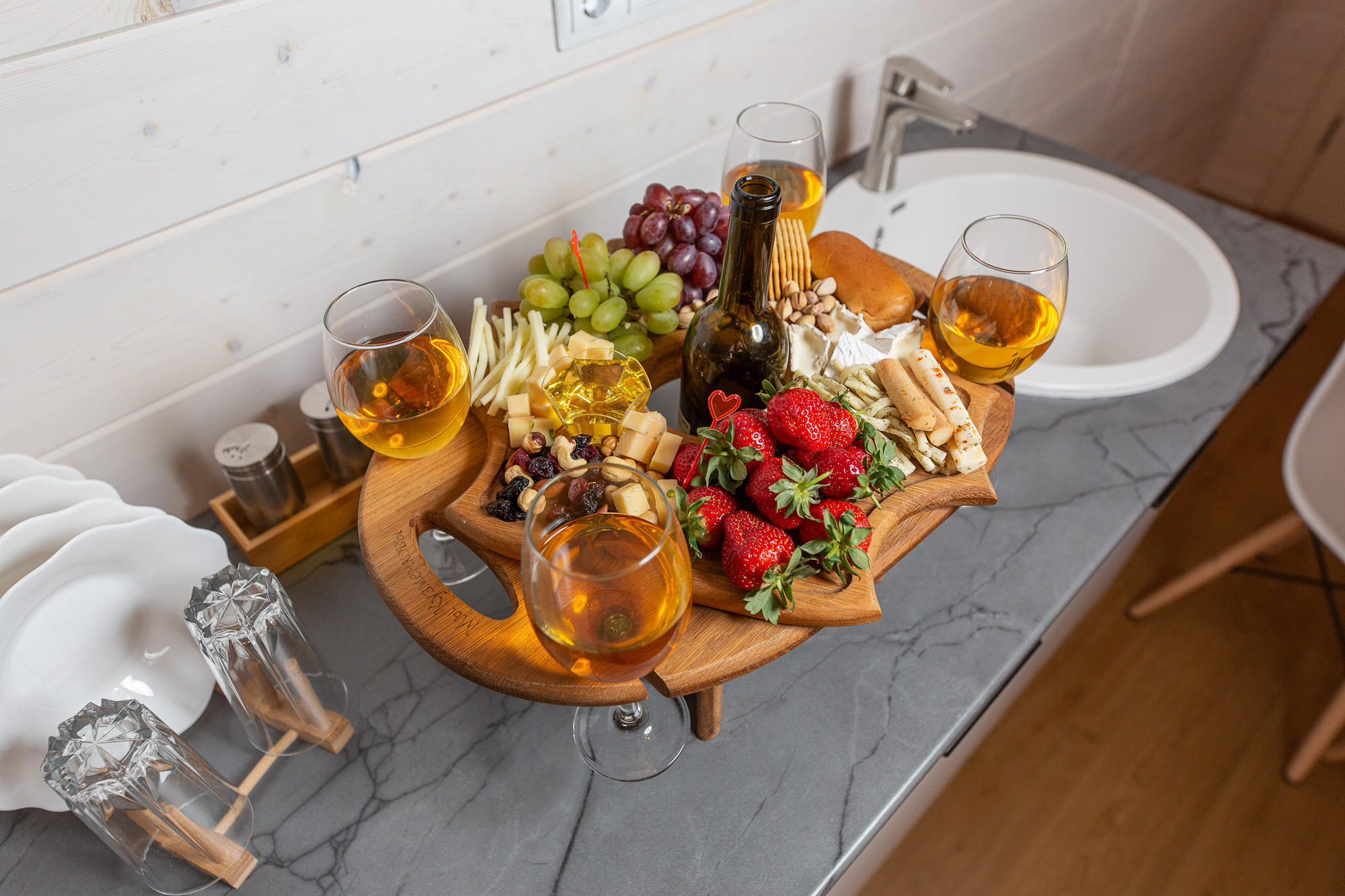 Renatphoto-интерьерный фотограф объектов недвижимости в краснодарском крае. Профессиональная фотосъёмка интерьеров, предметная фотосессия еды для меню г. Анапа