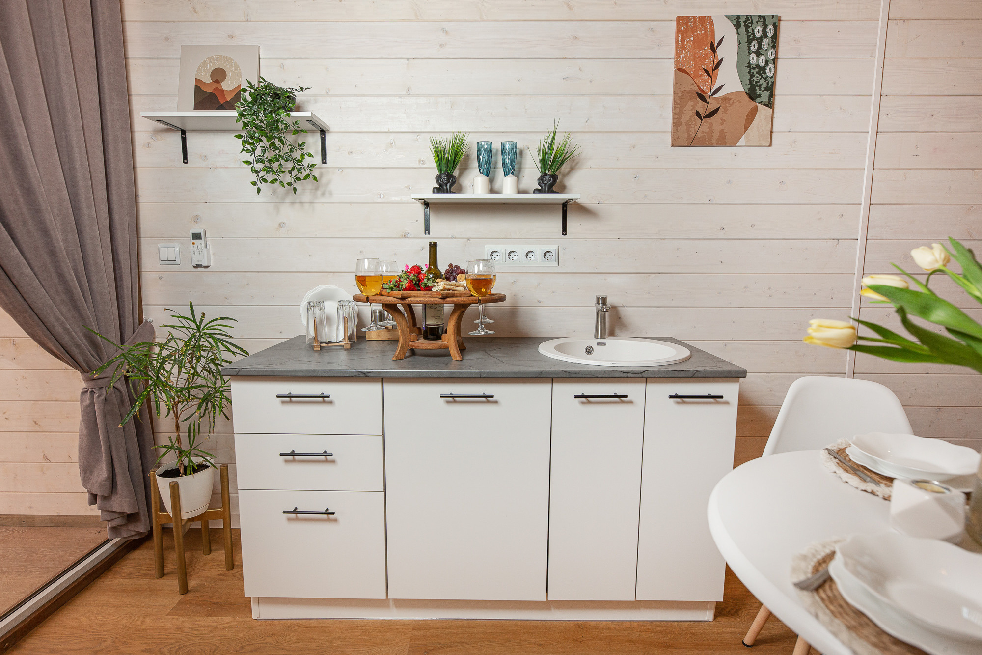 Renatphoto-интерьерный фотограф объектов недвижимости в краснодарском крае. Профессиональная фотосъёмка интерьеров, предметная фотосессия еды для меню г. Анапа