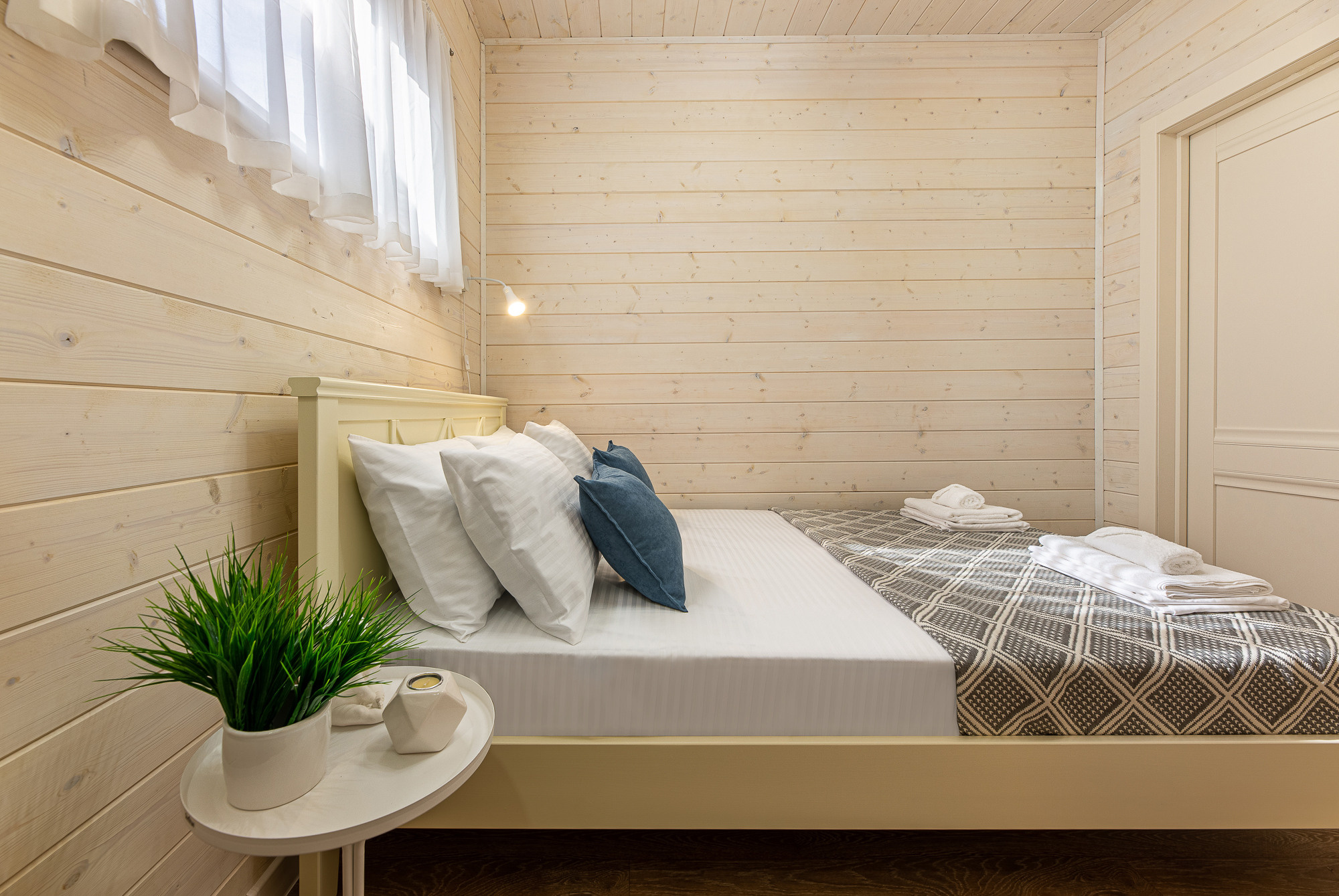 Renatphoto-интерьерный фотограф объектов недвижимости в краснодарском крае. Профессиональная фотосъёмка интерьеров, предметная фотосессия еды для меню г. Анапа