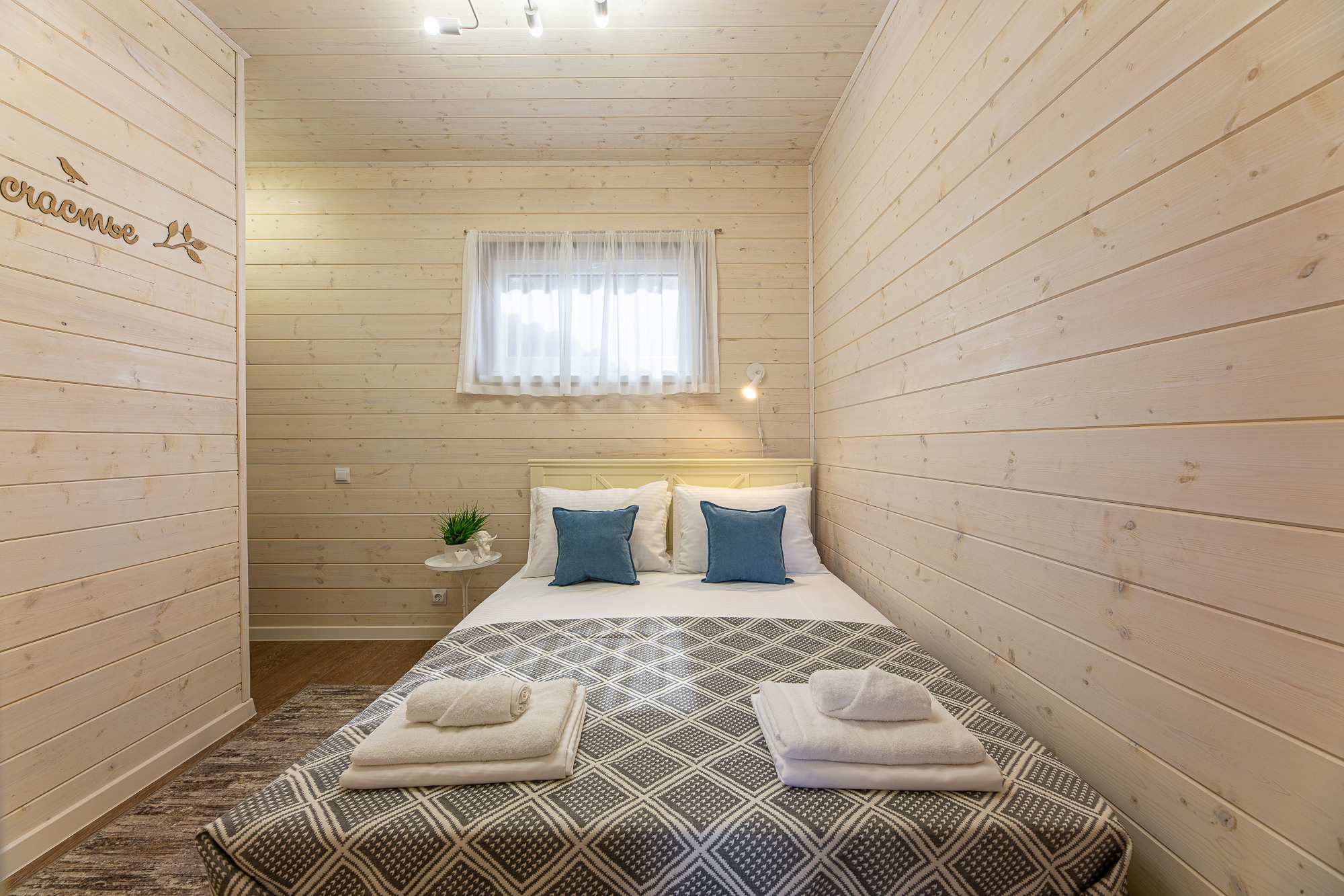 Renatphoto-интерьерный фотограф объектов недвижимости в краснодарском крае. Профессиональная фотосъёмка интерьеров, предметная фотосессия еды для меню г. Анапа