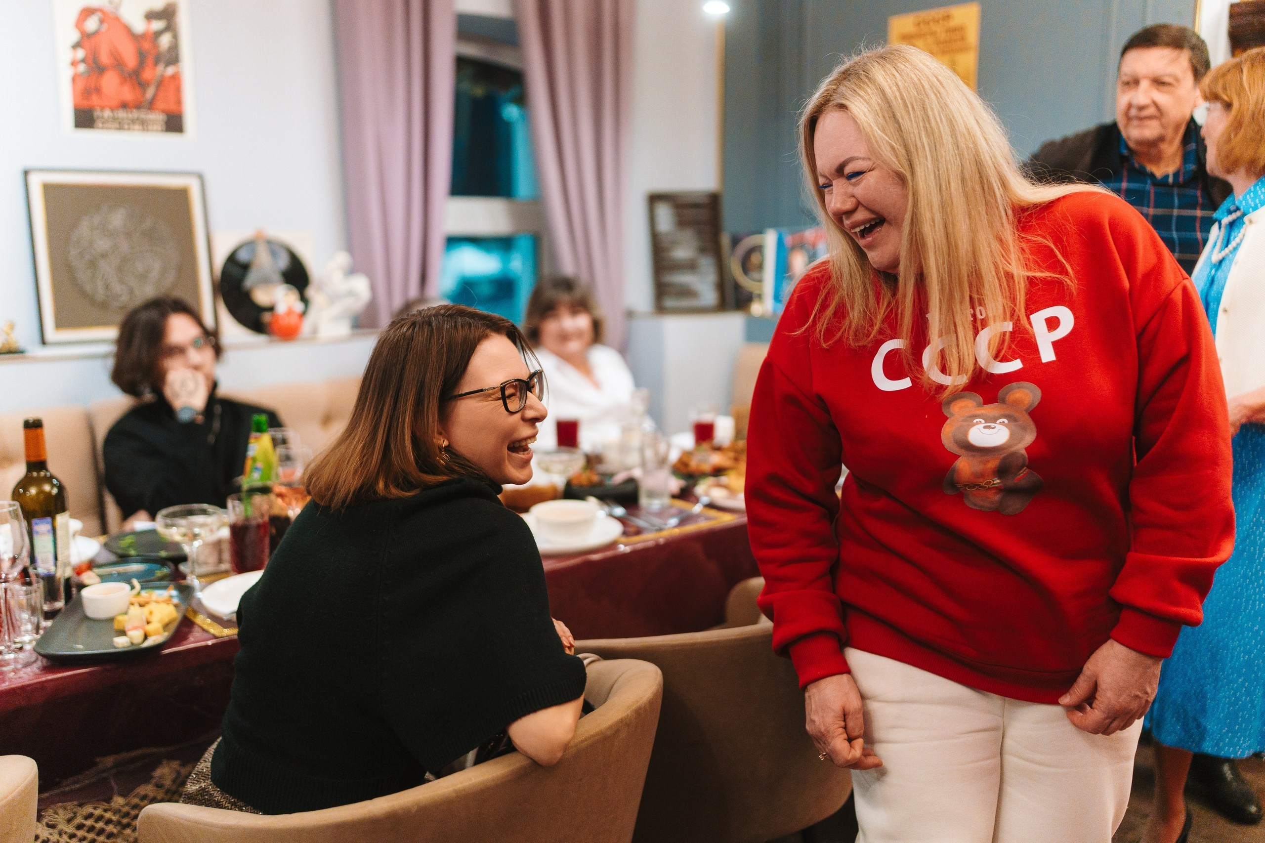 Юбилей в стиле СССР в ресторане «Маяковский» — репортажная фотосъёмка мероприятия в Уфе