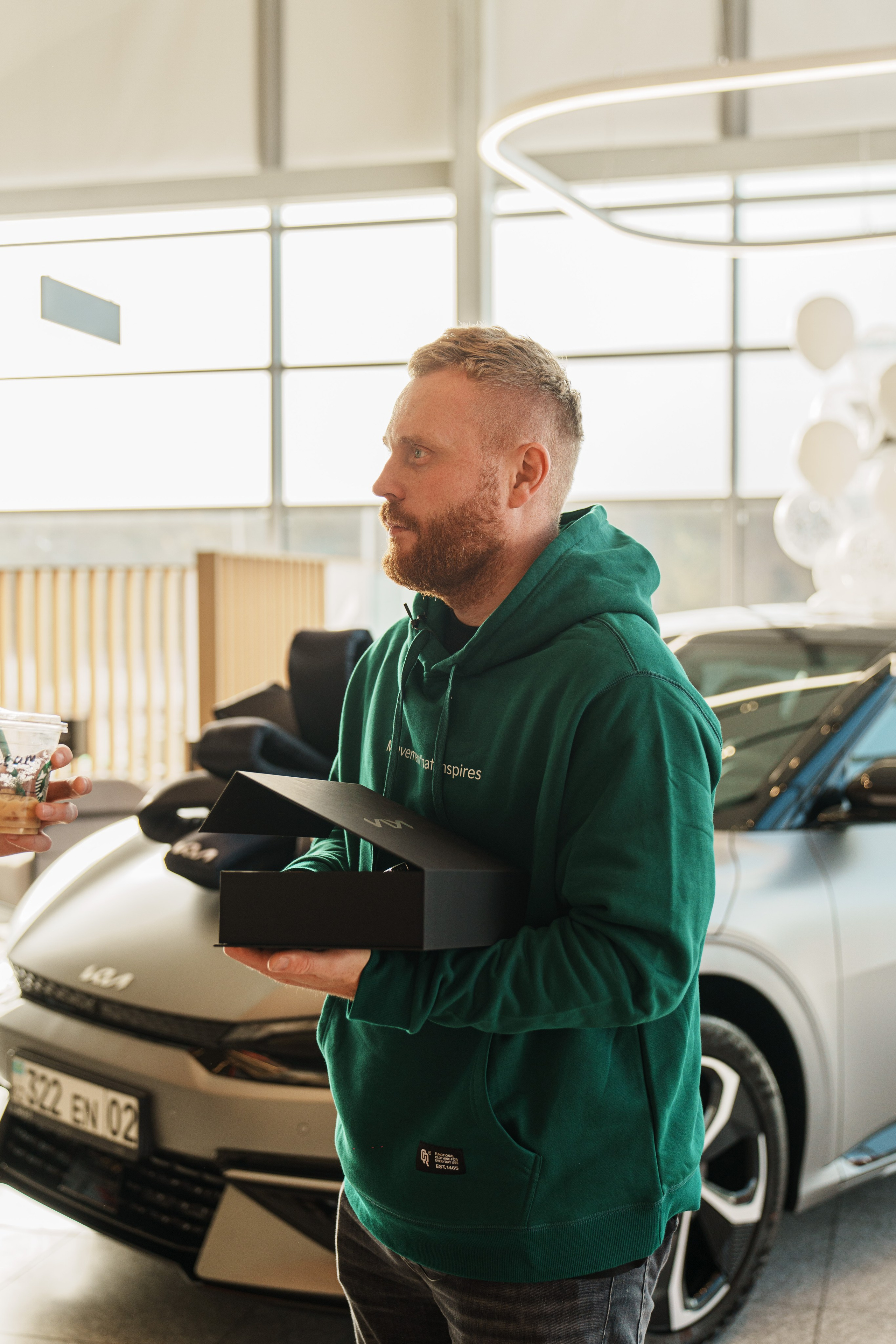 Kia EV6 Вручение Евгений Чебаткову. Фотограф TAULAN_1