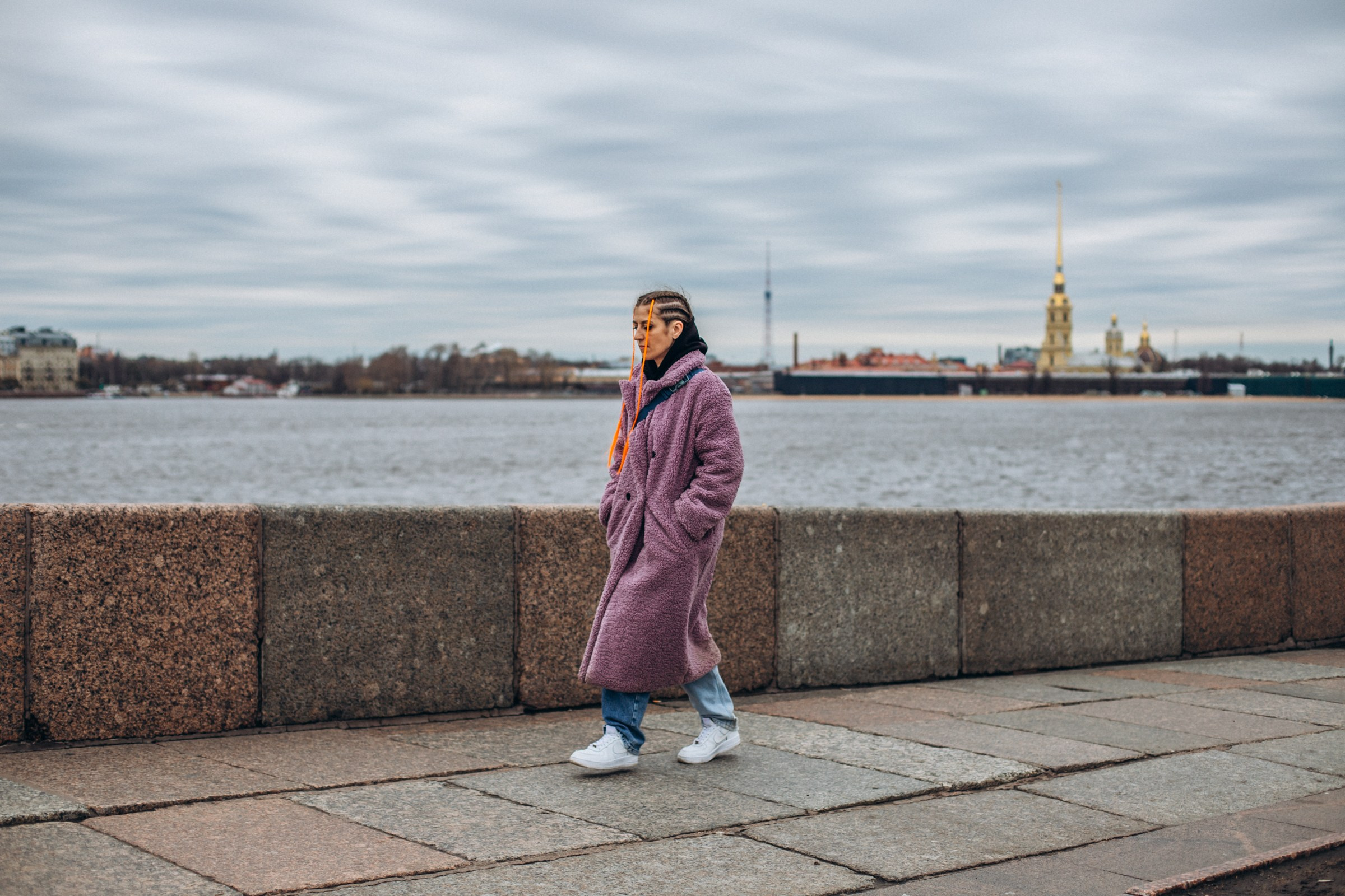 Лиза в апреле. Фотопрогулка в Петербурге. Индивидуальный и семейный фотограф в Санкт-Петербурге