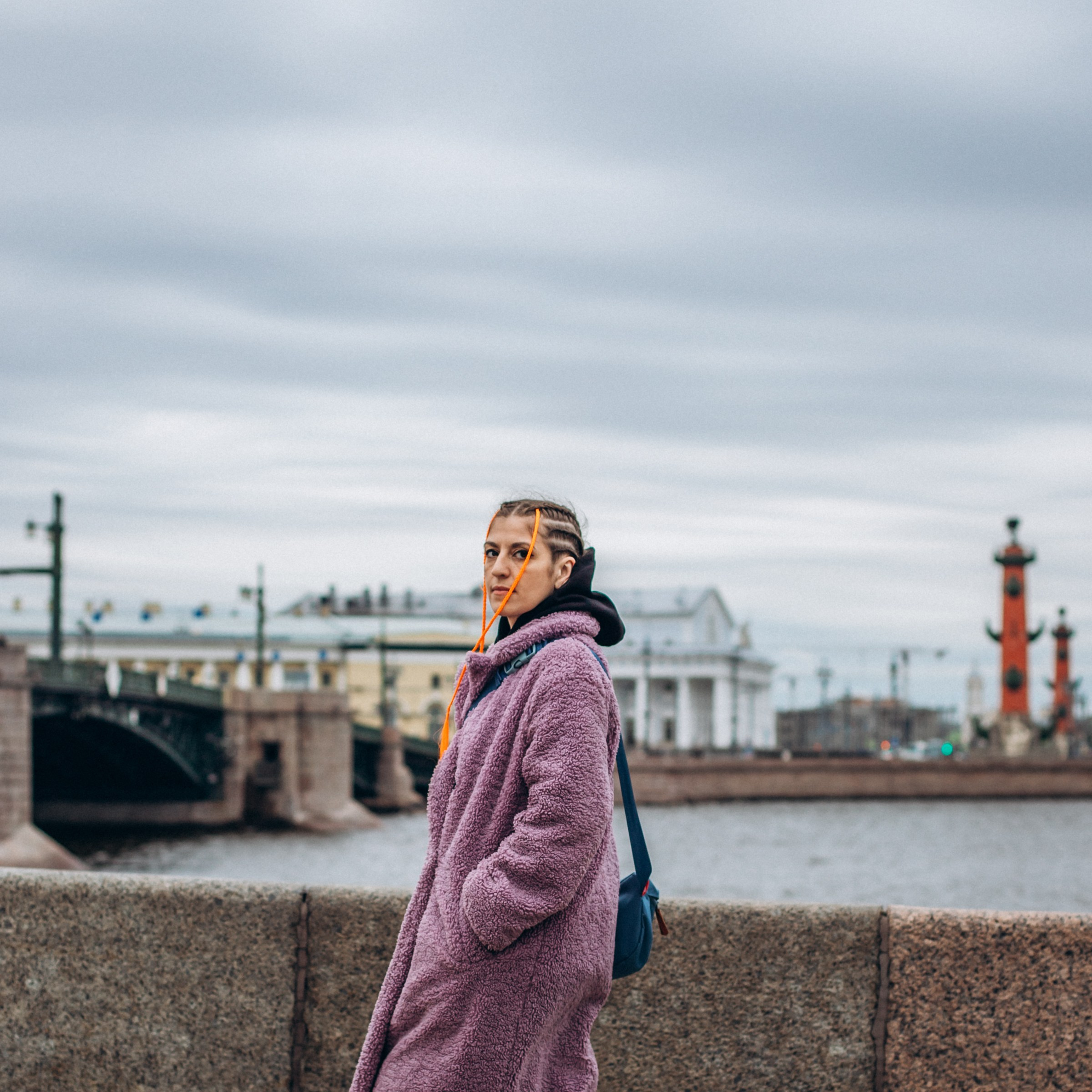 Лиза в апреле. Фотопрогулка в Петербурге. Индивидуальный и семейный фотограф в Санкт-Петербурге
