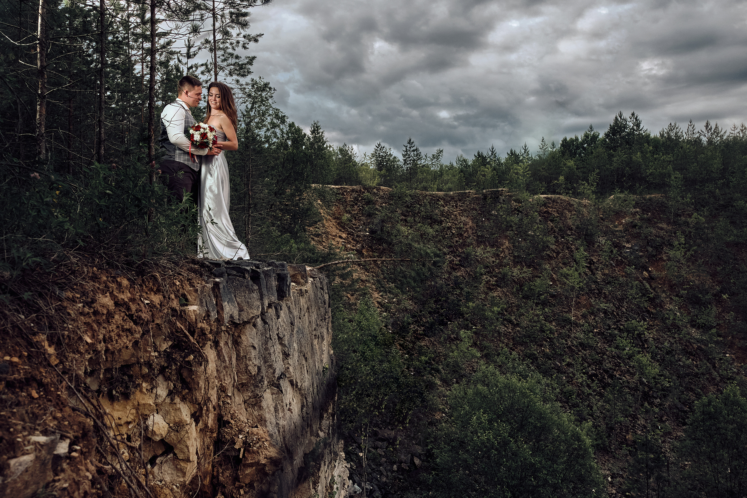 Красивая пара в Дюкинском карьере Владимирской области