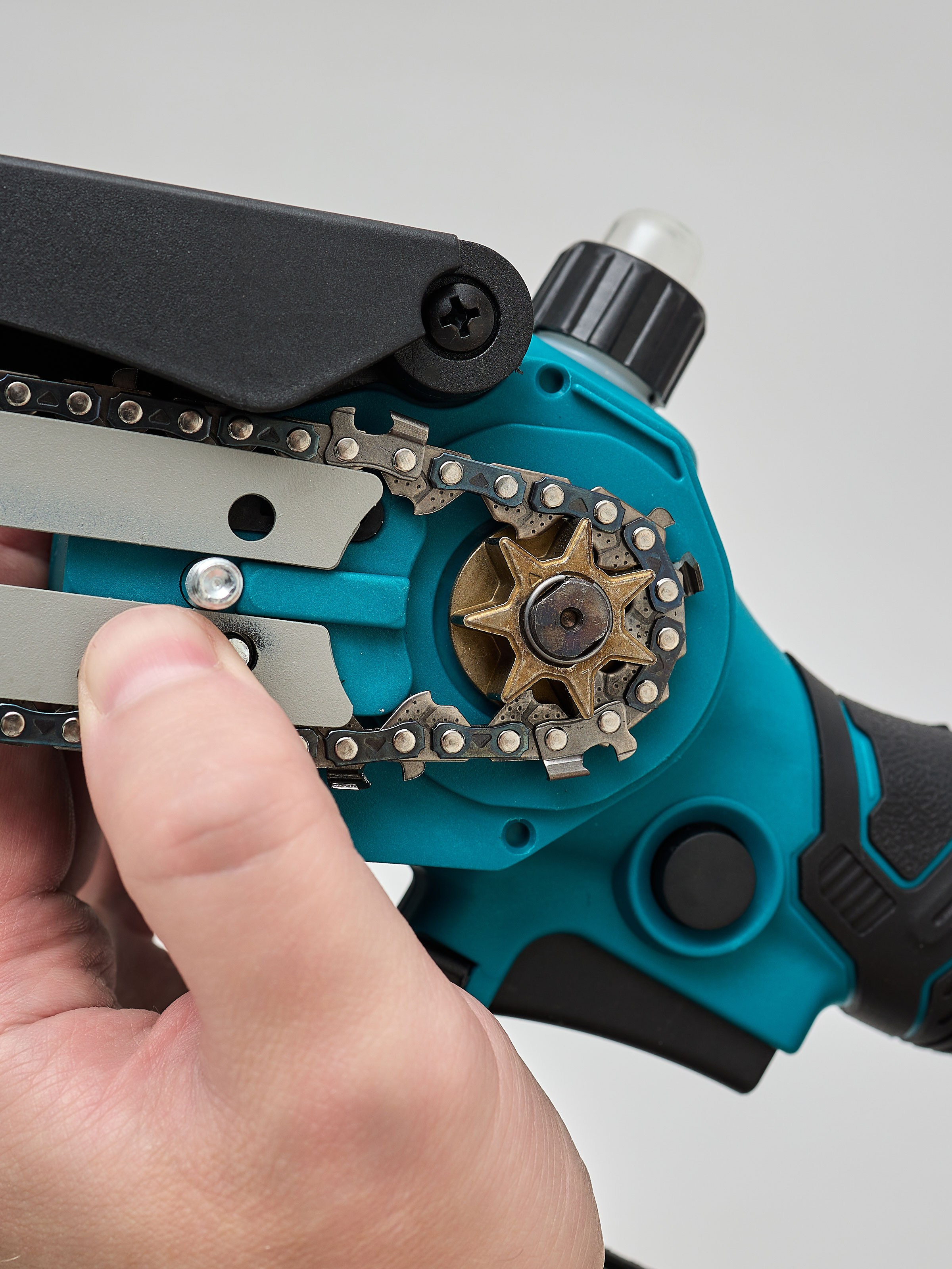 Предметная каталожная съемка ручной бензопилы для ozon. Фото и видео услуги для бизнеса procontent.studio