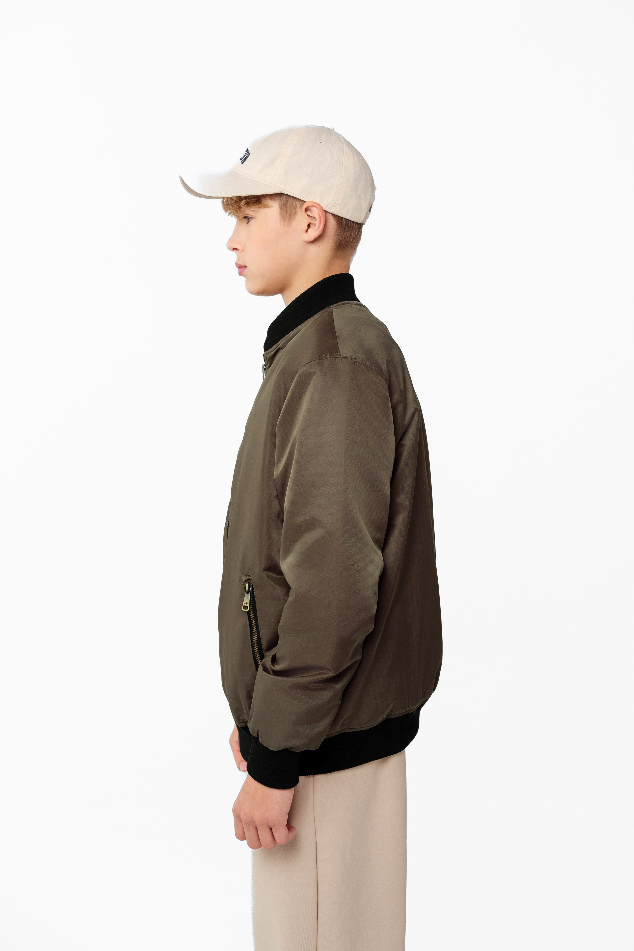 Съемка верхней одежды для каталога и маркетплейсов в Санкт-Петербурге. Фотосессия для маркетплейсов