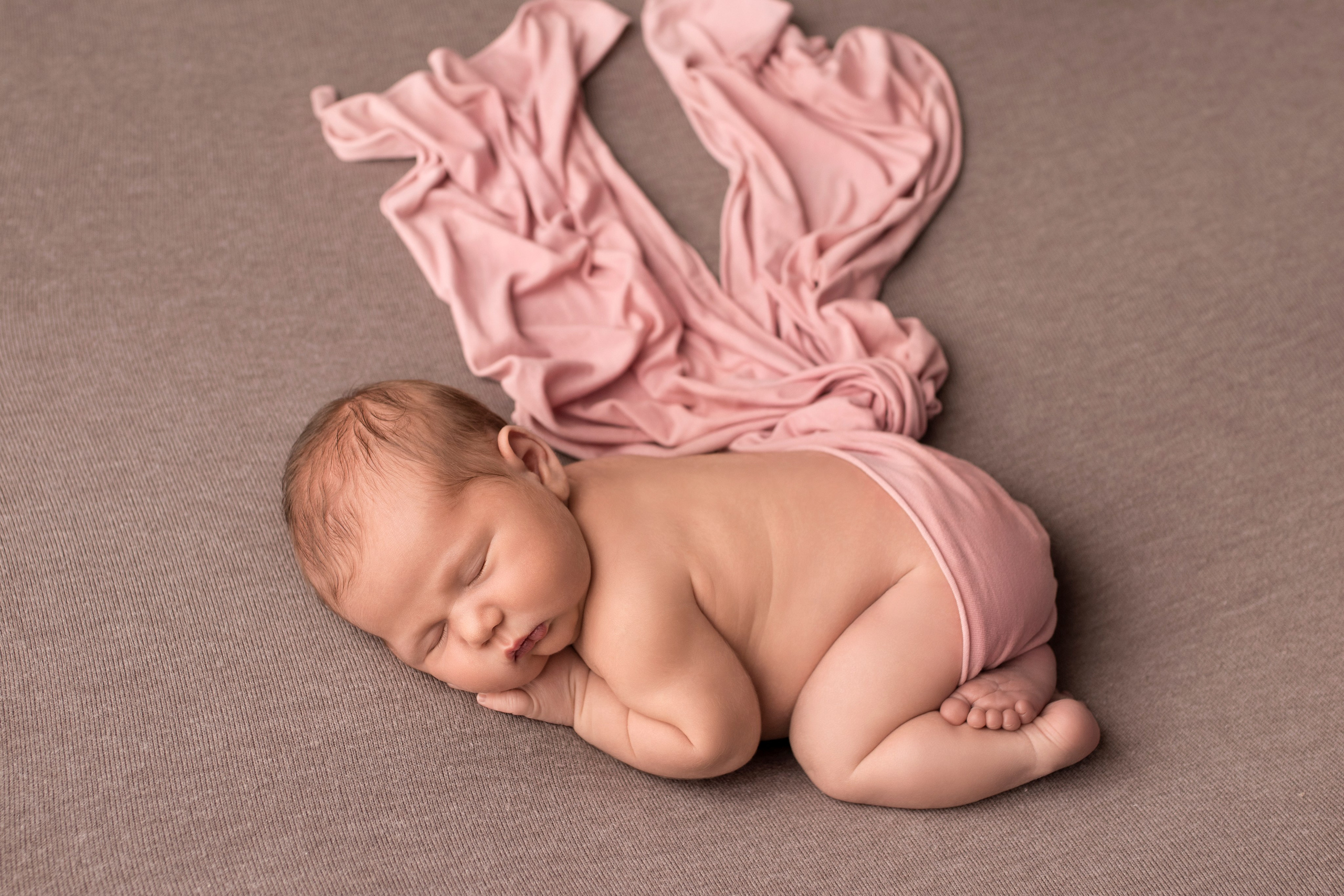 Красивые фотографии малышей у Вас дома. Фотограф новорождённых в Санкт-Петербурге Лилия Яковлева