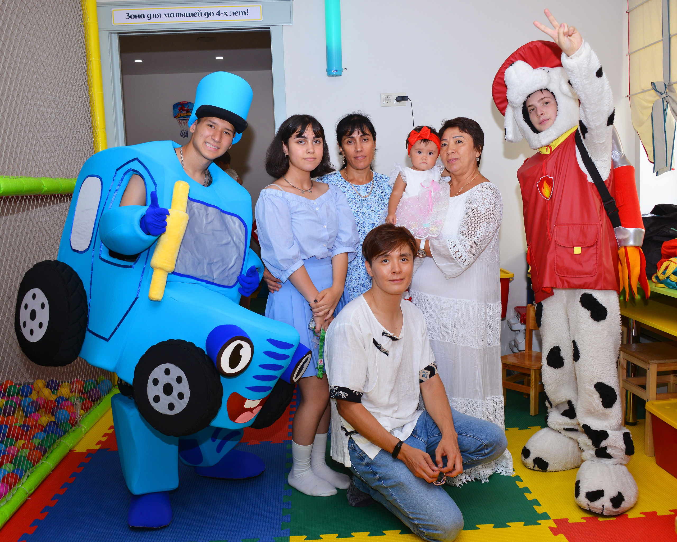 Дети-5 (Адель-1годик). Фотосъёмка. Фотограф Сергей Авдеев-семейный и детский фотограф в Алматы