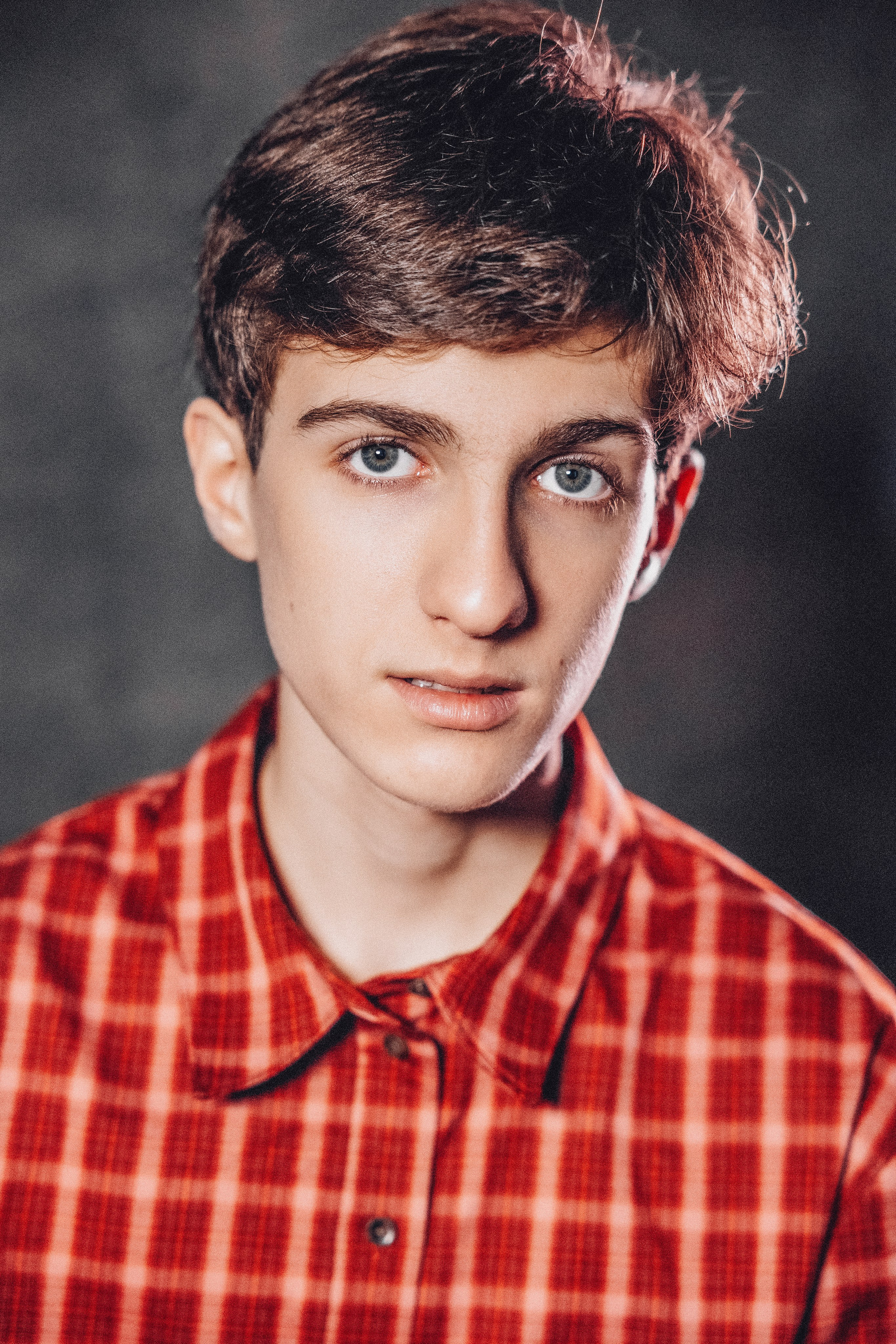 АРТЁМ. Я фотограф из Москвы к Вашим услугам