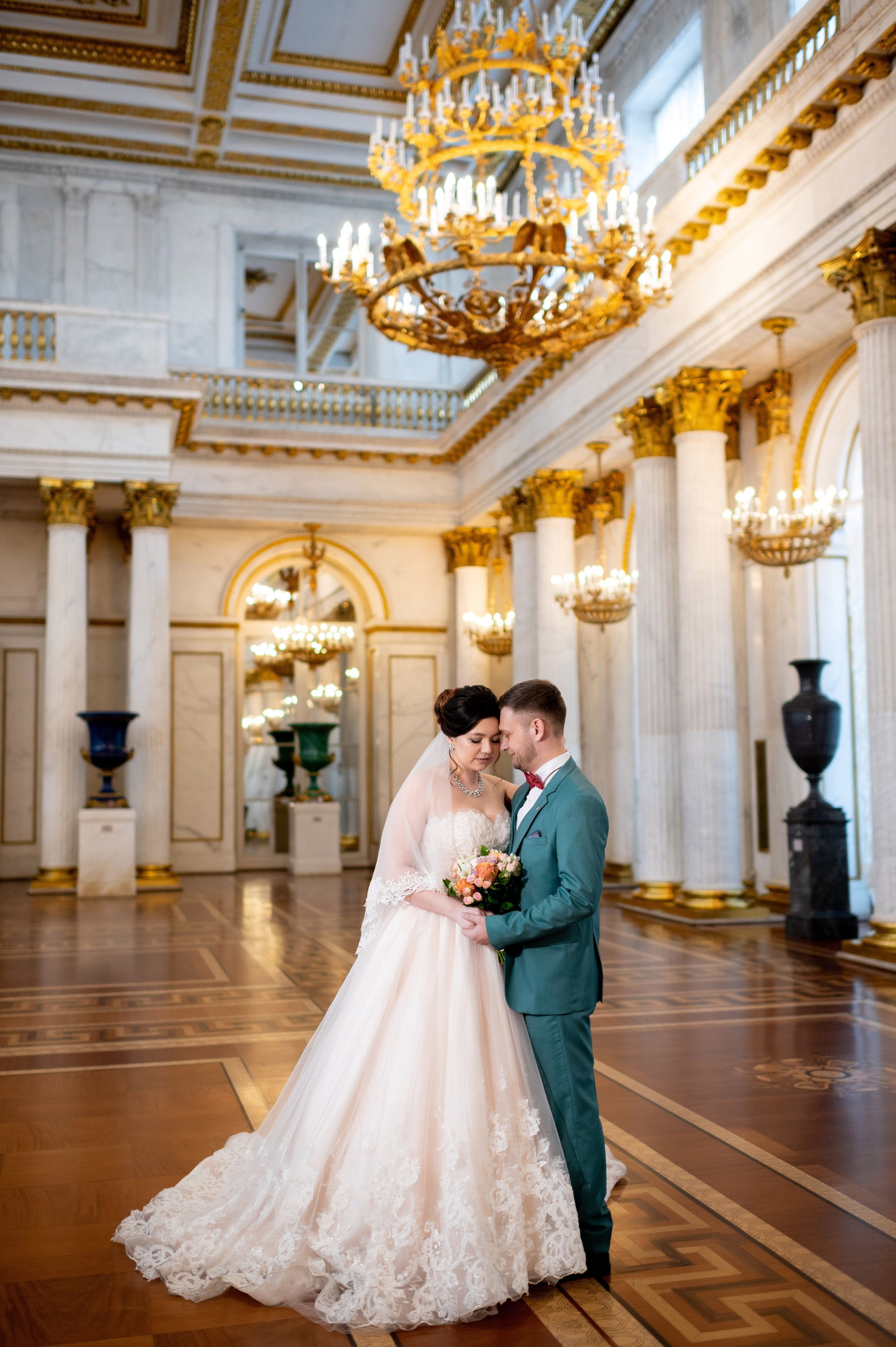 Самая красивая свадебная фотосессия в Эрмитаже. Лучшие свадебные фотографии в Эрмитажа. Портретный, семейный и свадебный фотограф в Санкт-Петербурге и в Пушкине Ширяев Денис