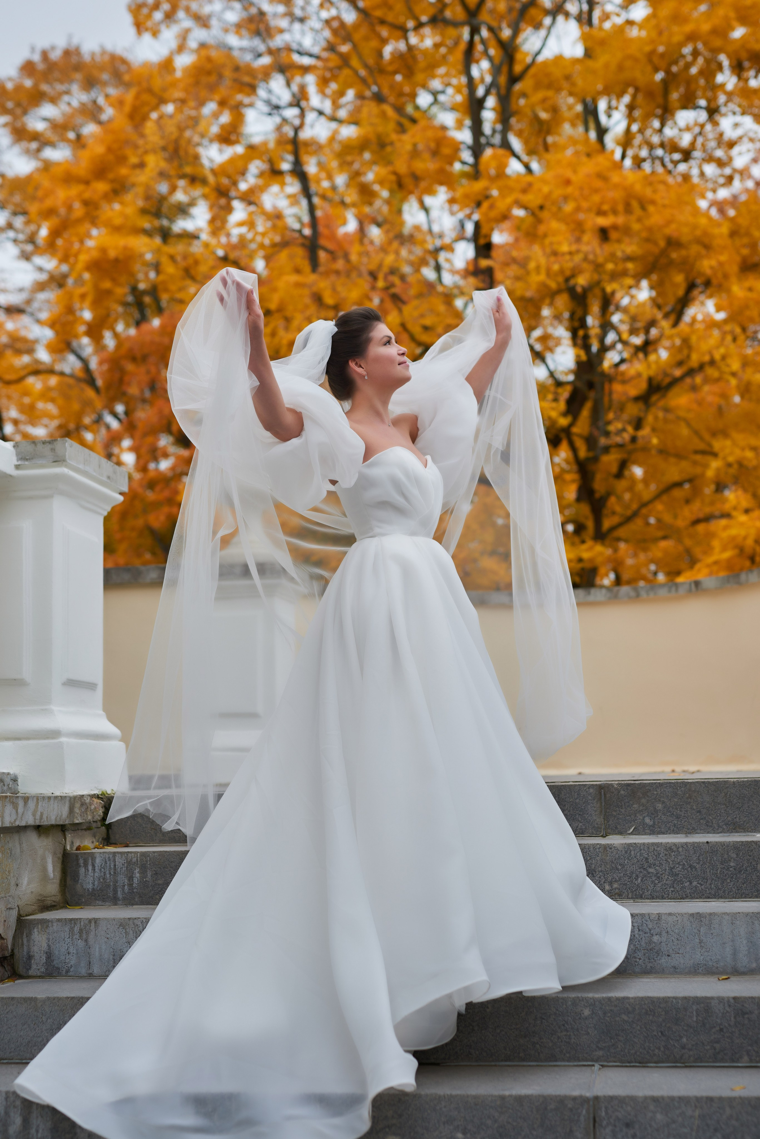 Осенняя свадебная прогулка в Екатерининском парке в Пушкине. Портретный, семейный и свадебный фотограф в Санкт-Петербурге и в Пушкине Ширяев Денис