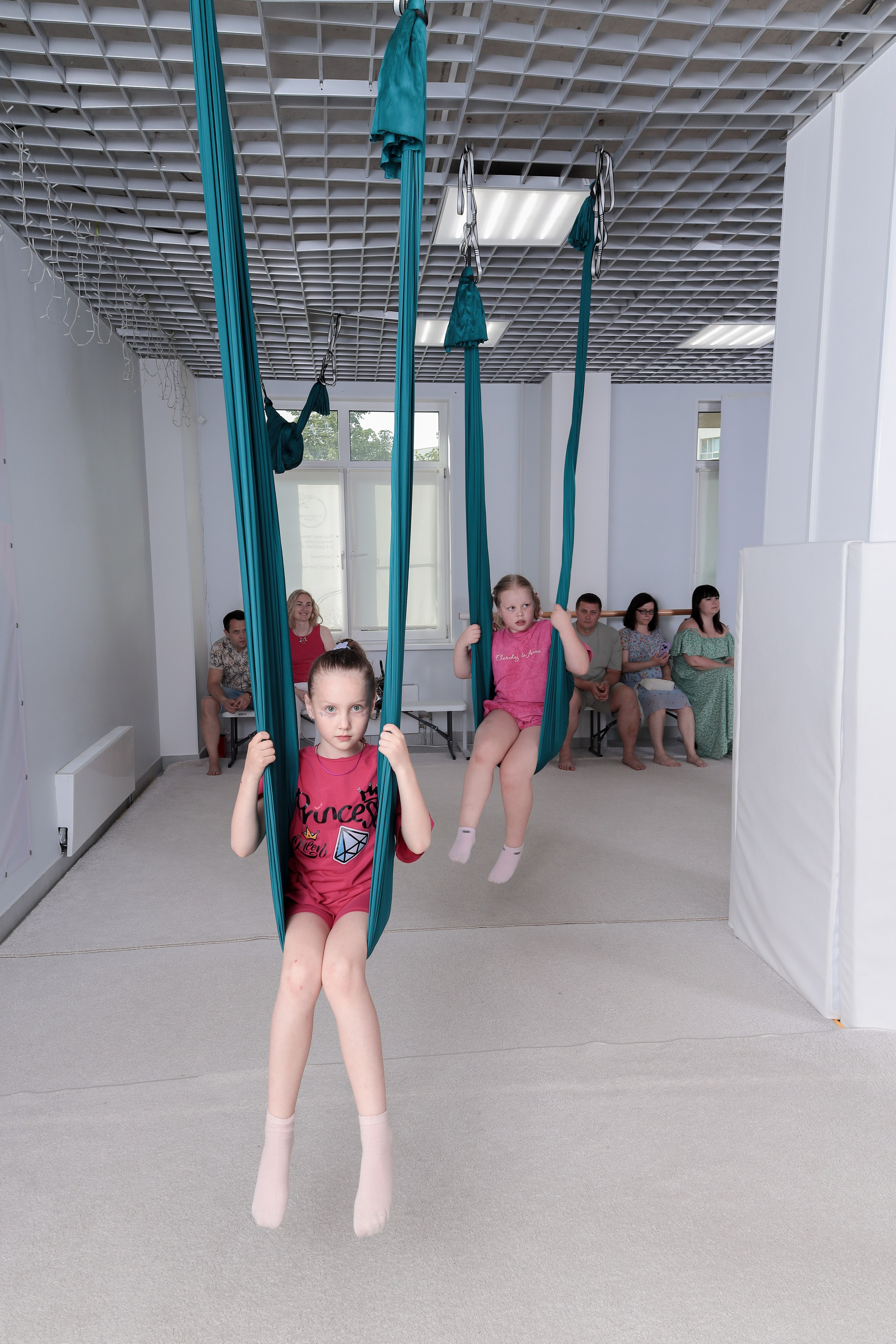 Детская аэройога. Фотограф Надршина Лилия