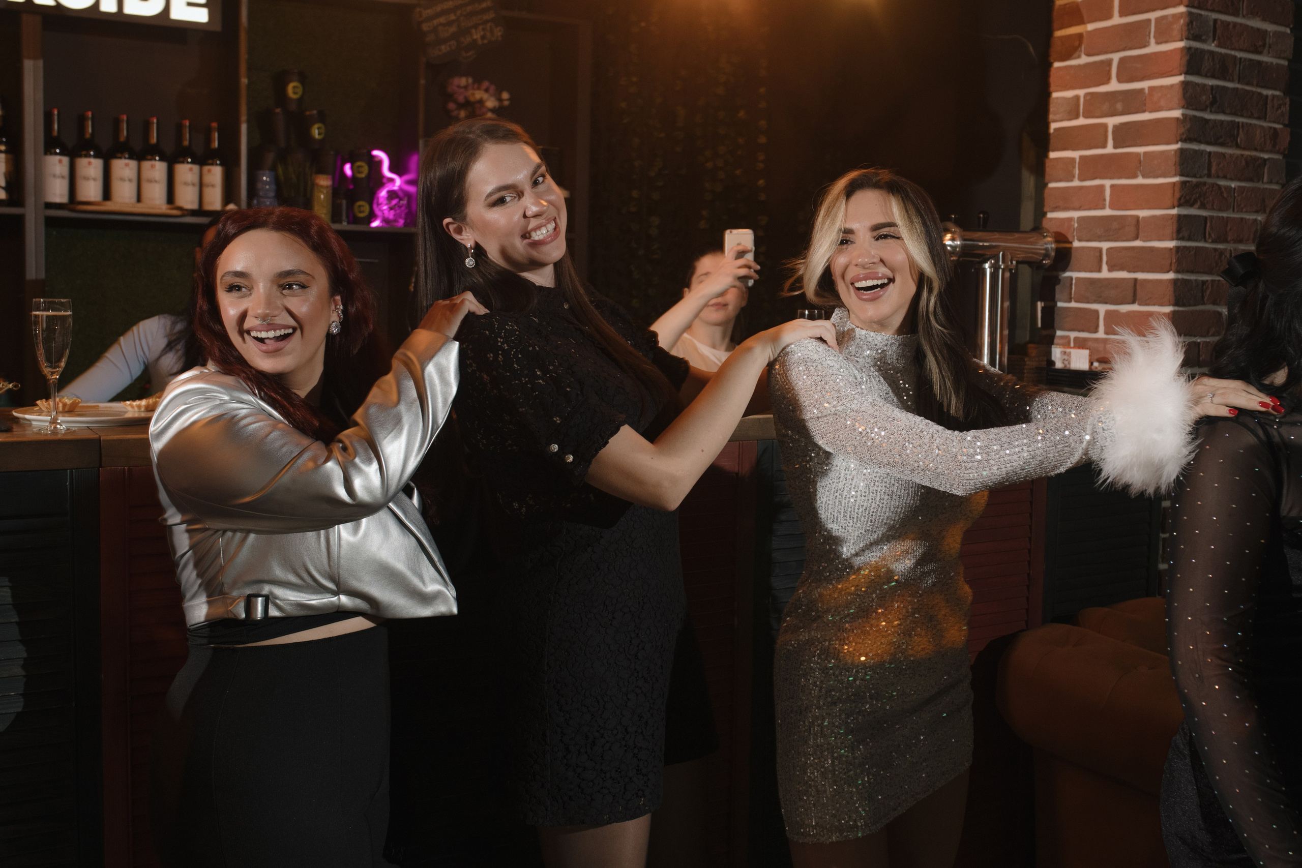 День рождения Томы — Let`s Talk Bar. Свадебный фотограф Екатеринбург/Челябинск — Любовь Волохова